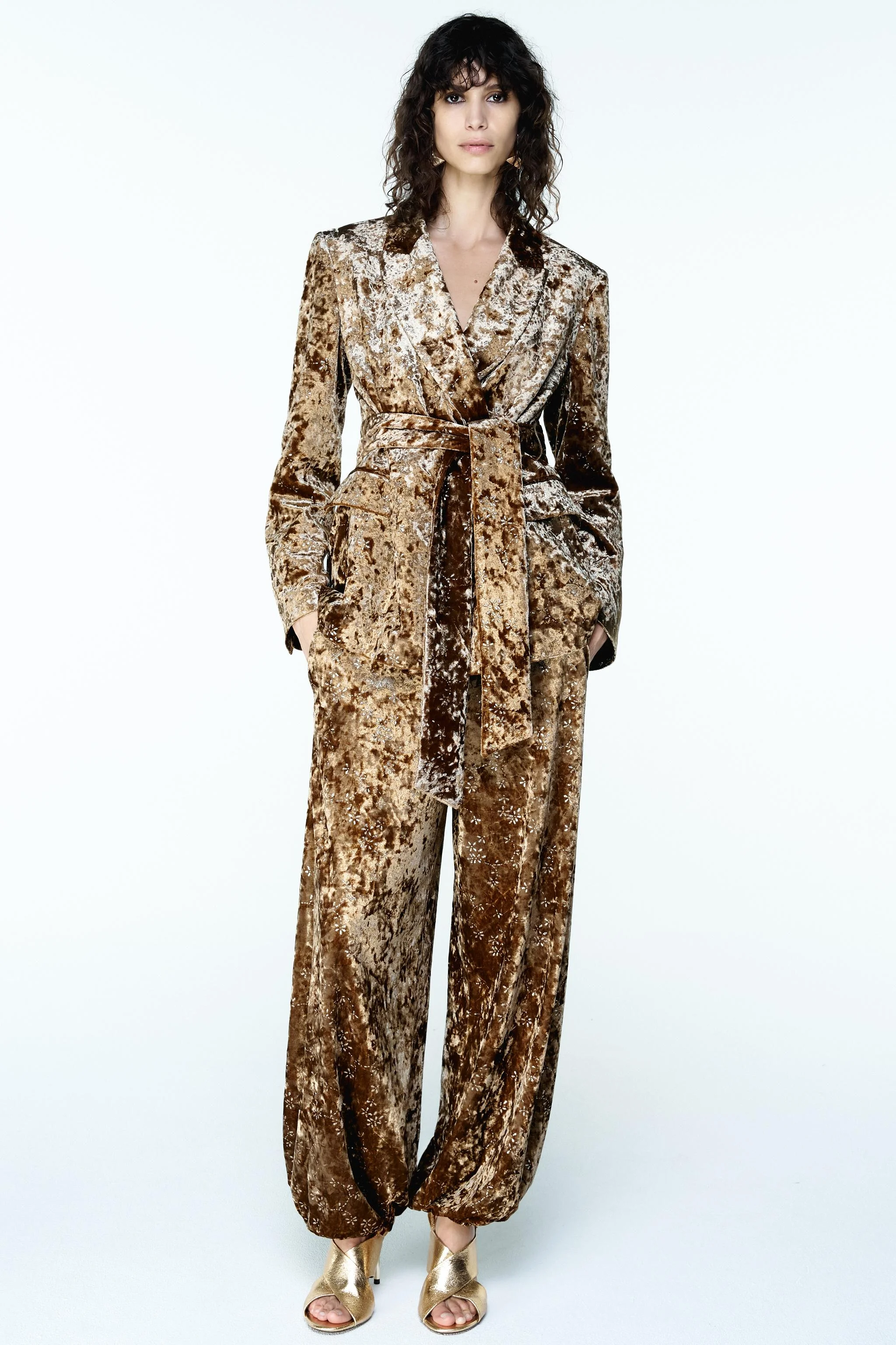 کت مخمل با کمربند نخ فلزی