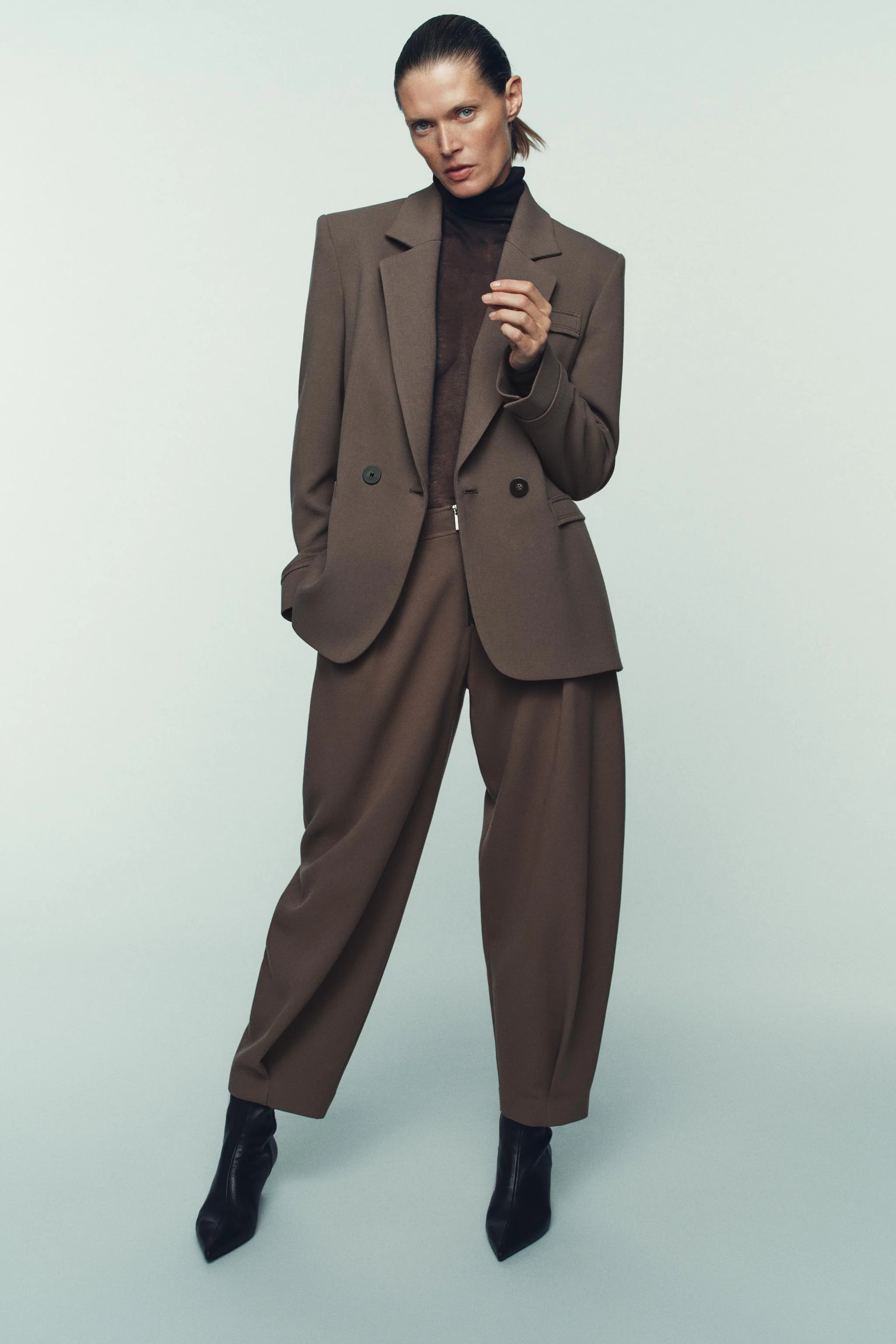 بلیزر دکمه دوبل با پدهای شانه