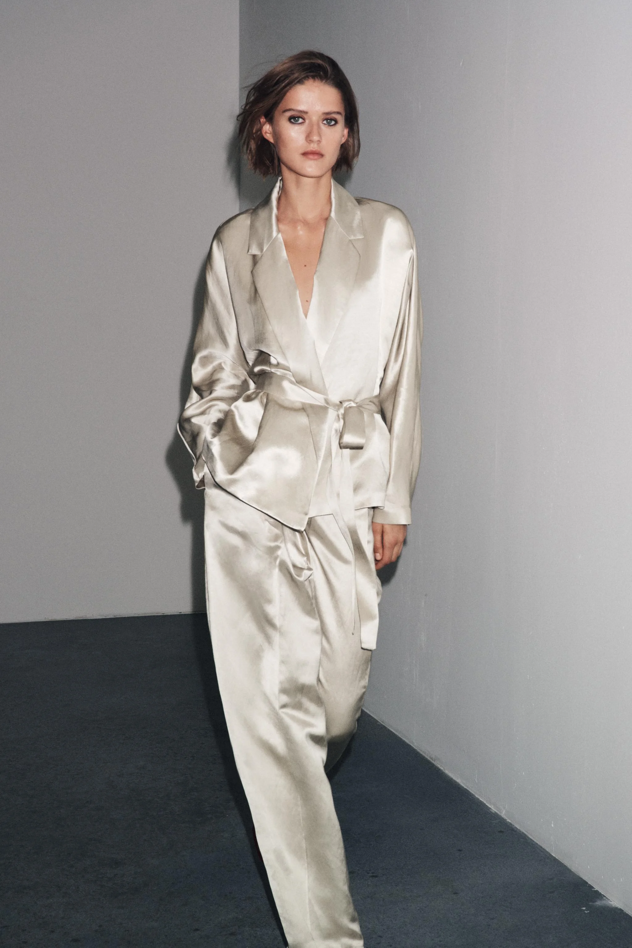 کت تک کمربنددار ساتن نسخه محدود ZW COLLECTION