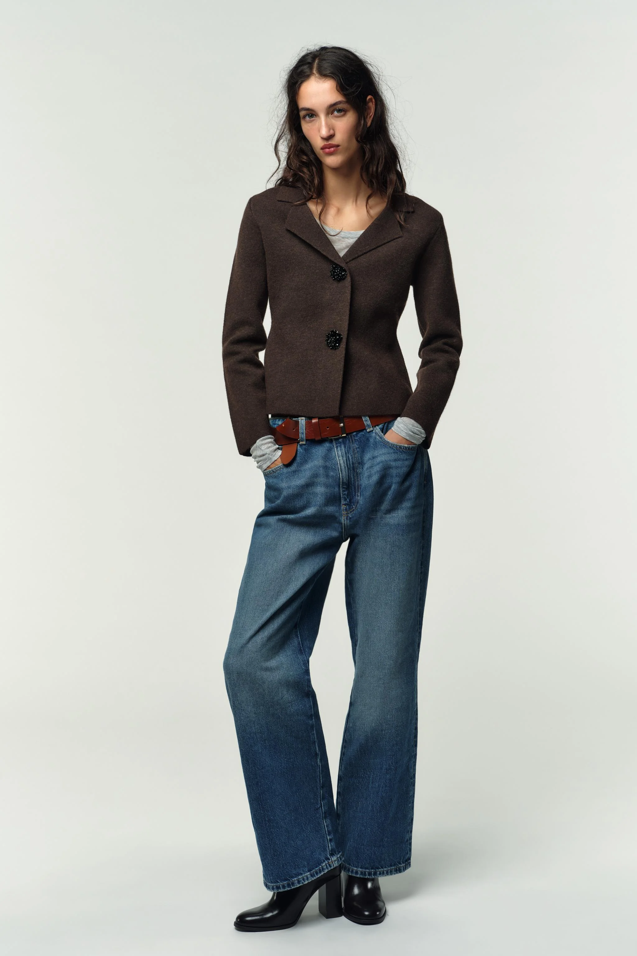 کت تک بافتنی با دکمه های نگین دار طرح گل