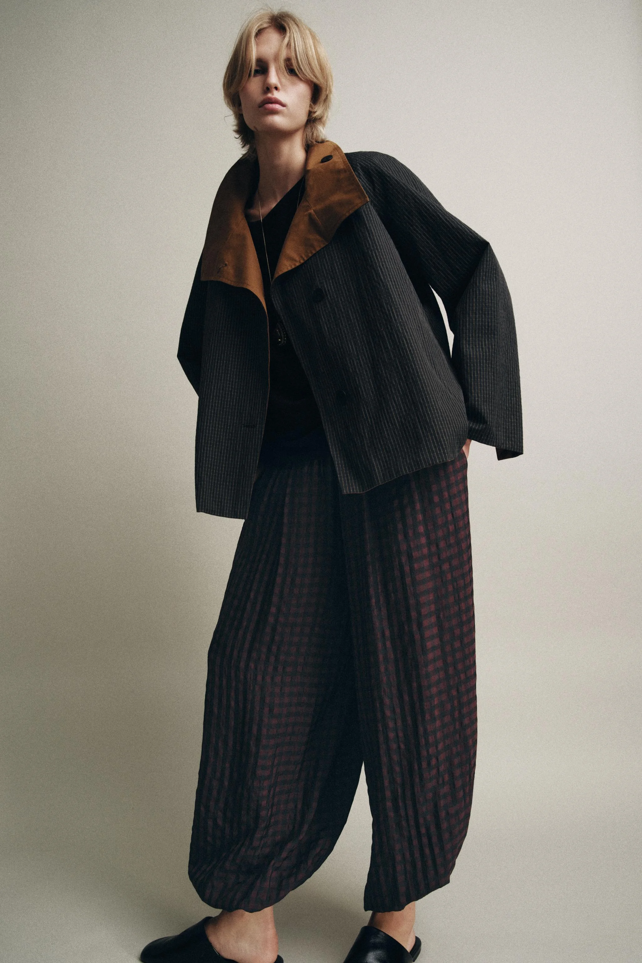 کت ترنچ کوتاه دو رو از کالکشن زنانه ZW کت ترنچ کوتاه دو رو از کالکشن زنانه ZW