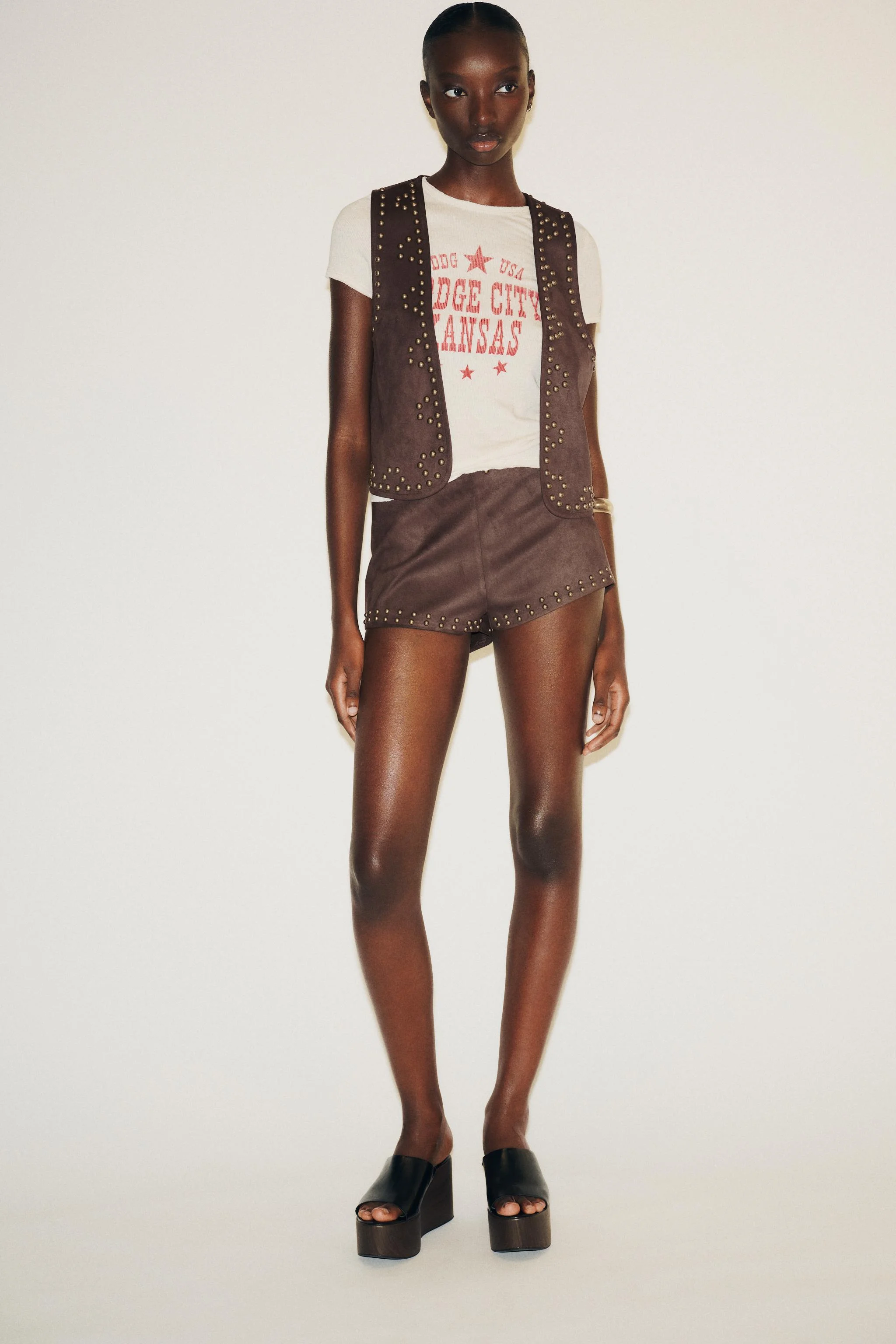 جلیقه کمر از جنس جیر مصنوعی با تزئینات پرچ