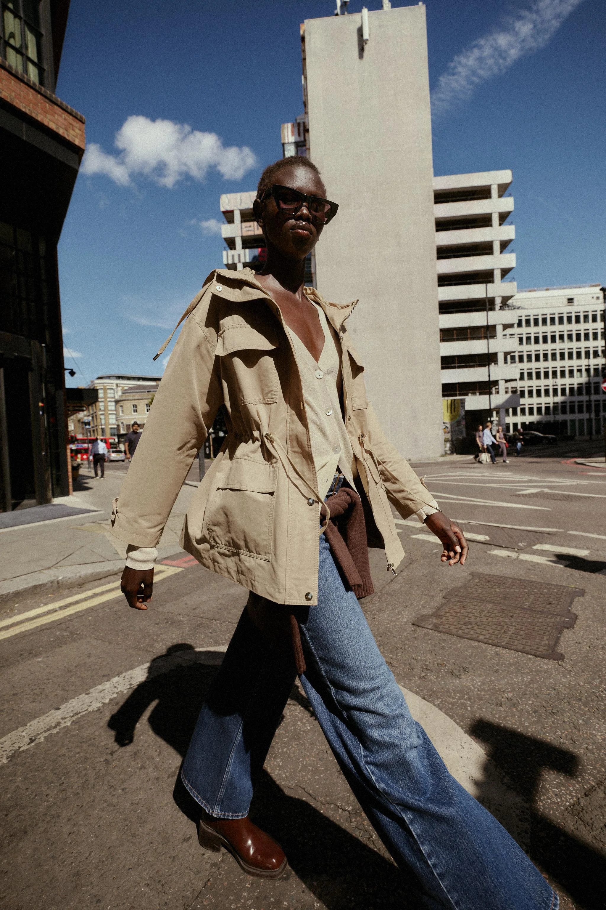 کاپشن کلاه دار با جیب های متعدد کاپشن کلاه دار با جیب های متعدد