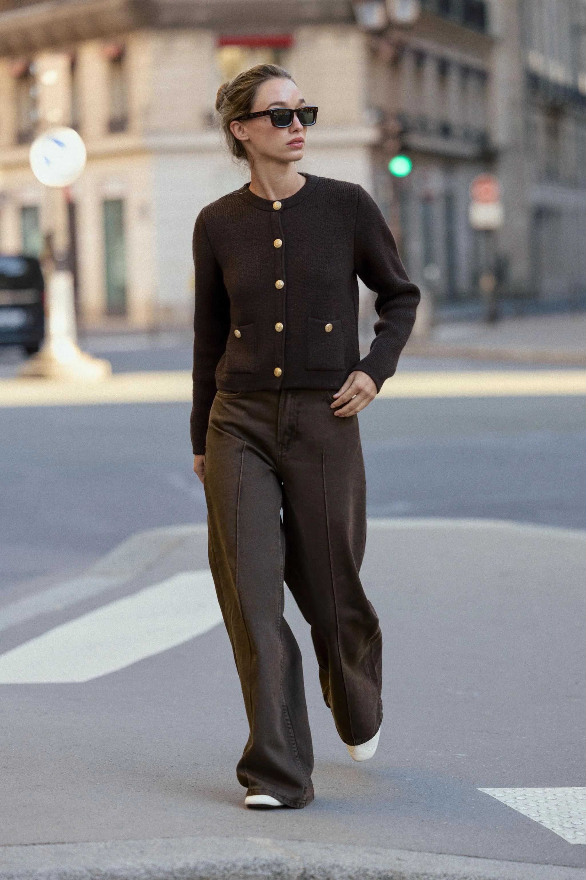 ژاکت کشباف با دکمه های طلایی ژاکت کشباف با دکمه های طلایی