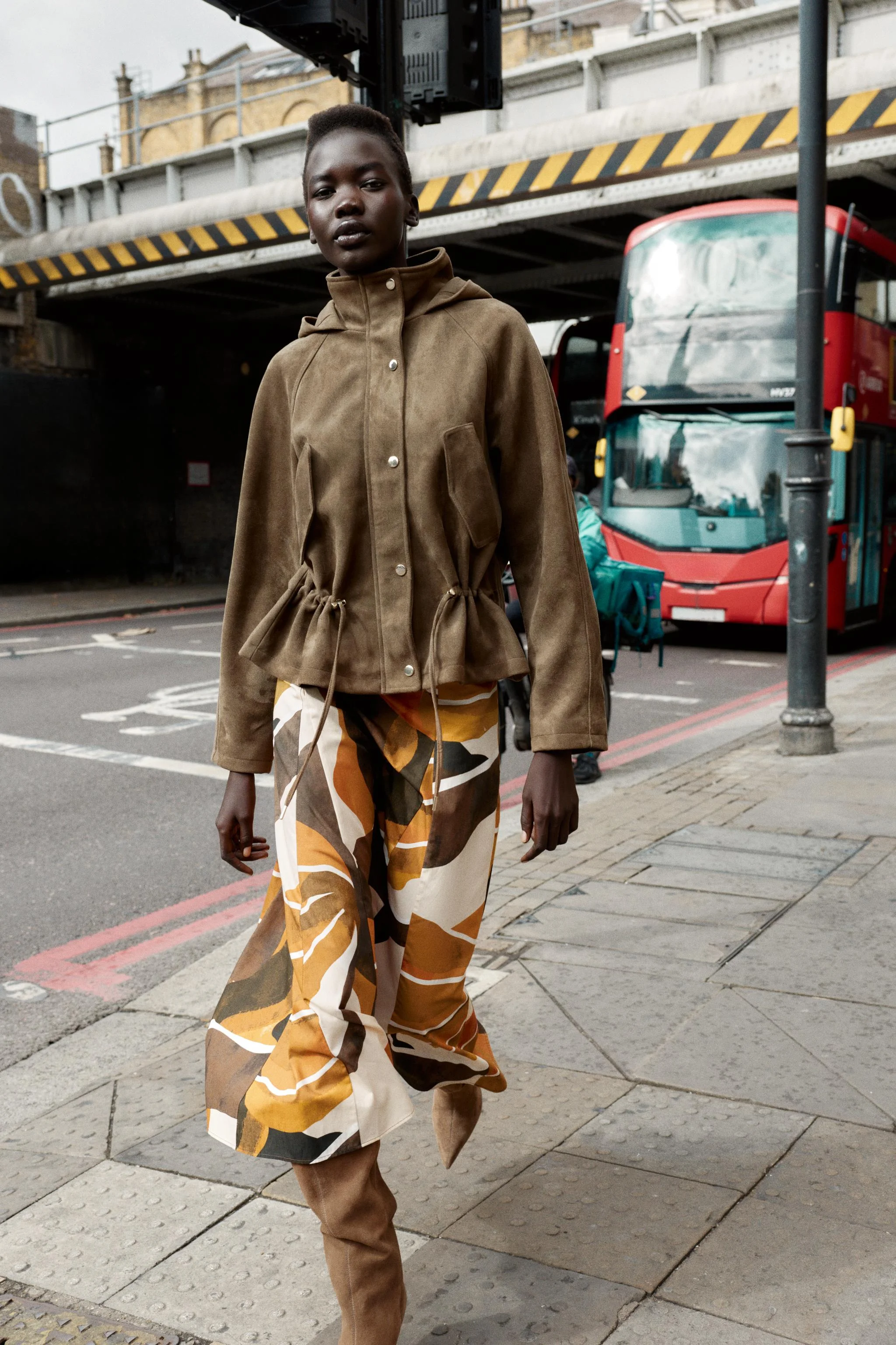 کاپشن کلاه دار با طرح جیر