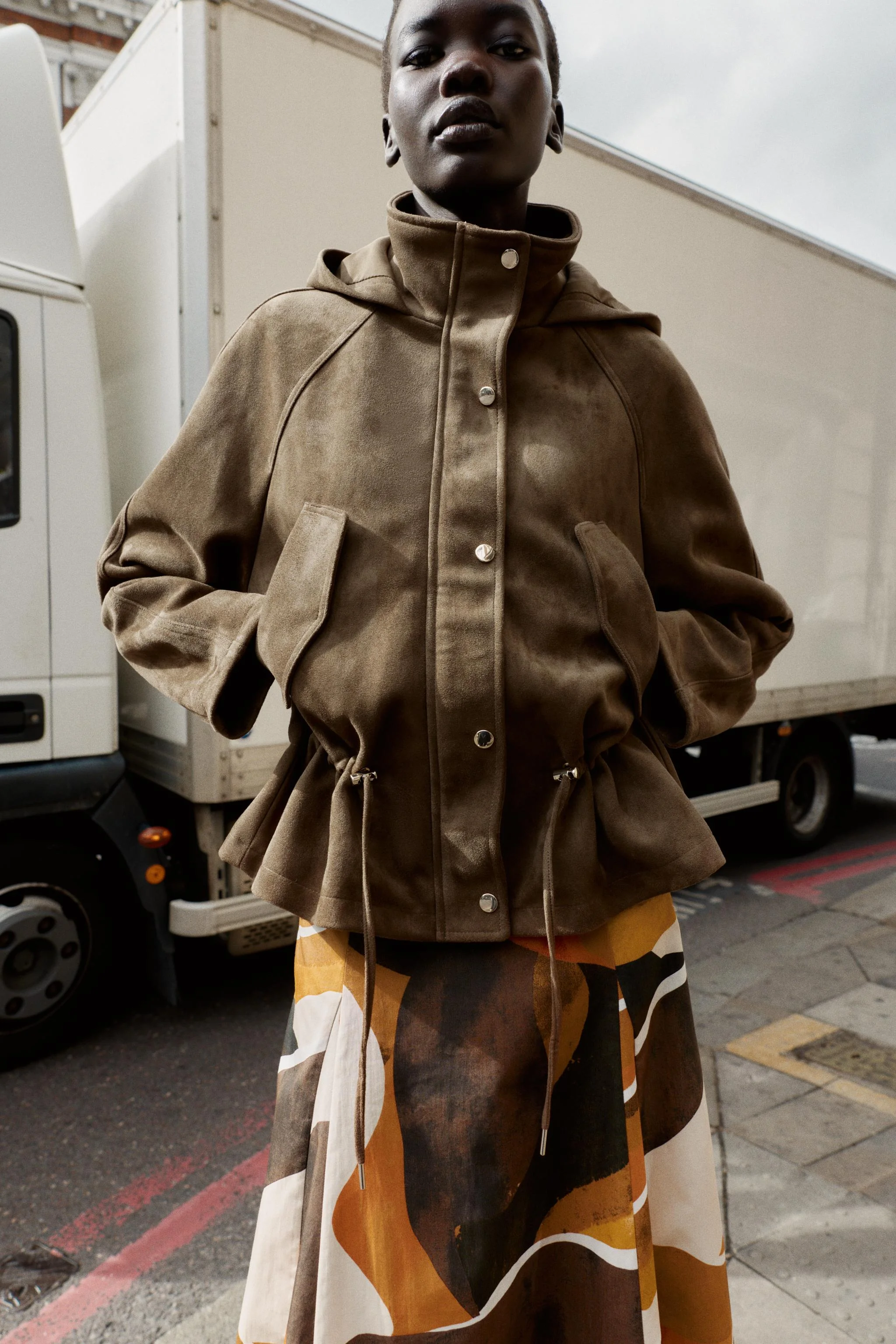 کاپشن کلاه دار با طرح جیر