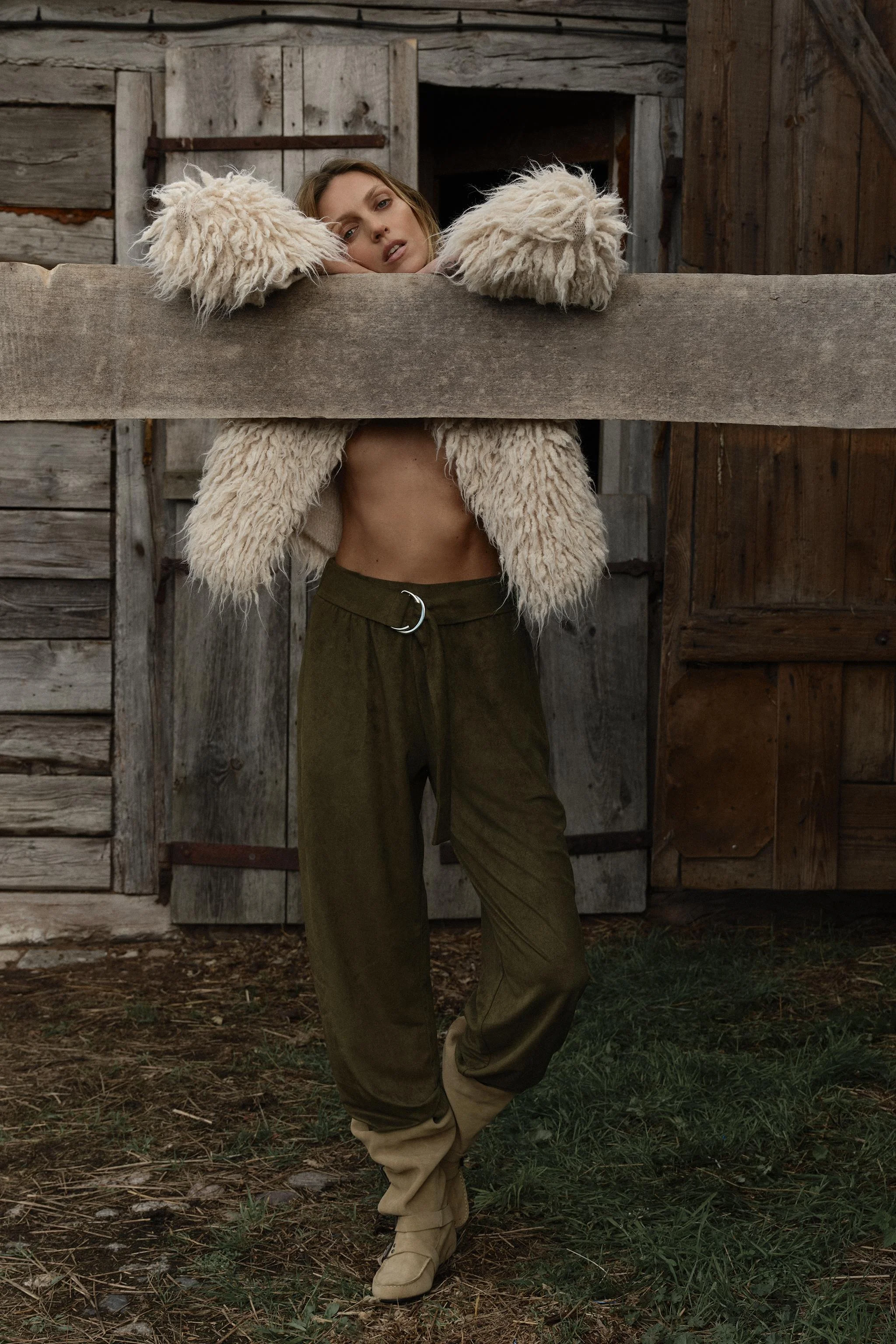 کاردیگان یقه گرد آستین بلند با حاشیه منگوله دار