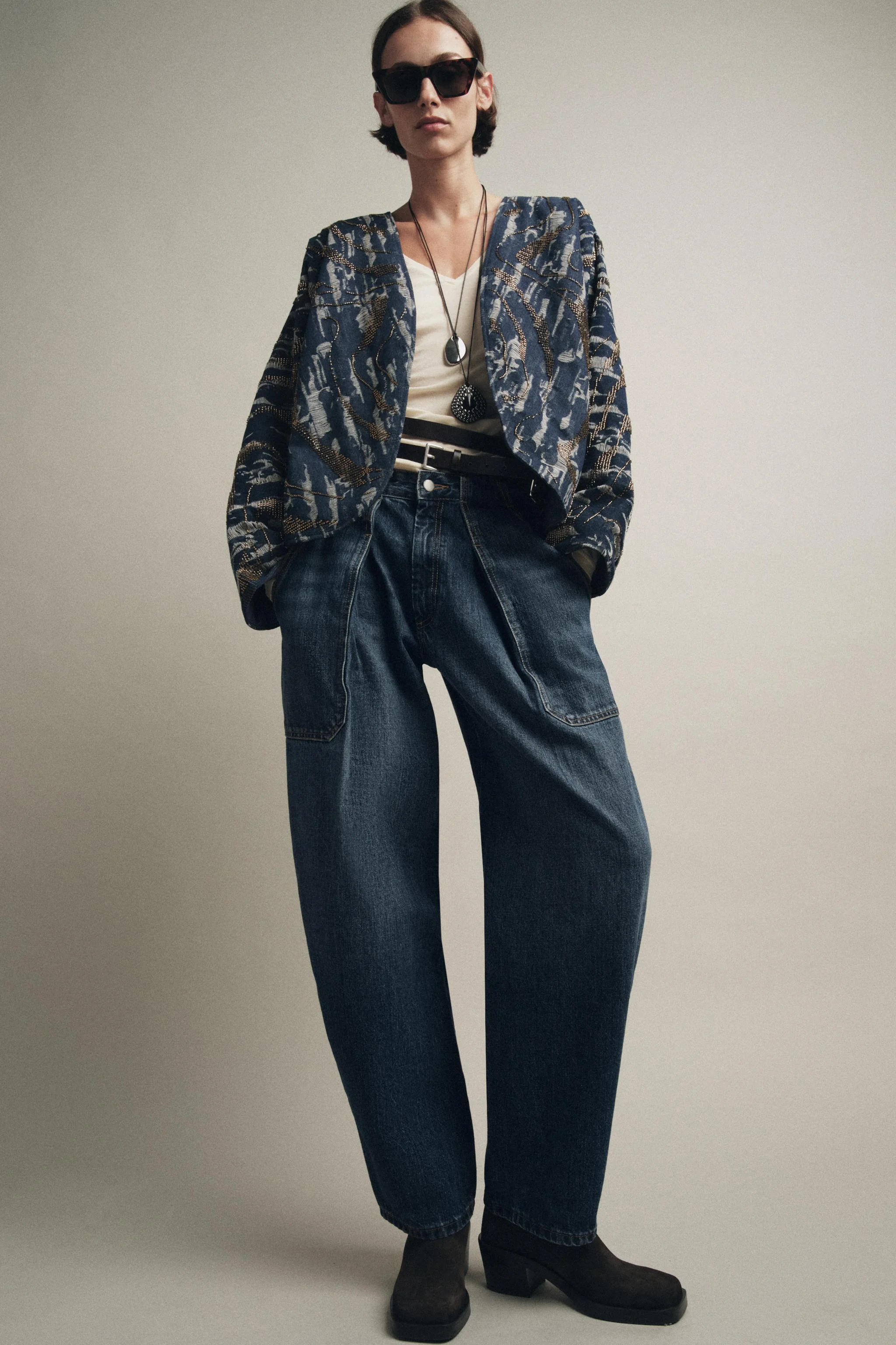 کیمونو لحافی با طرح جین و تزیینات مهره ای کیمونو لحافی با طرح جین و تزیینات مهره ای