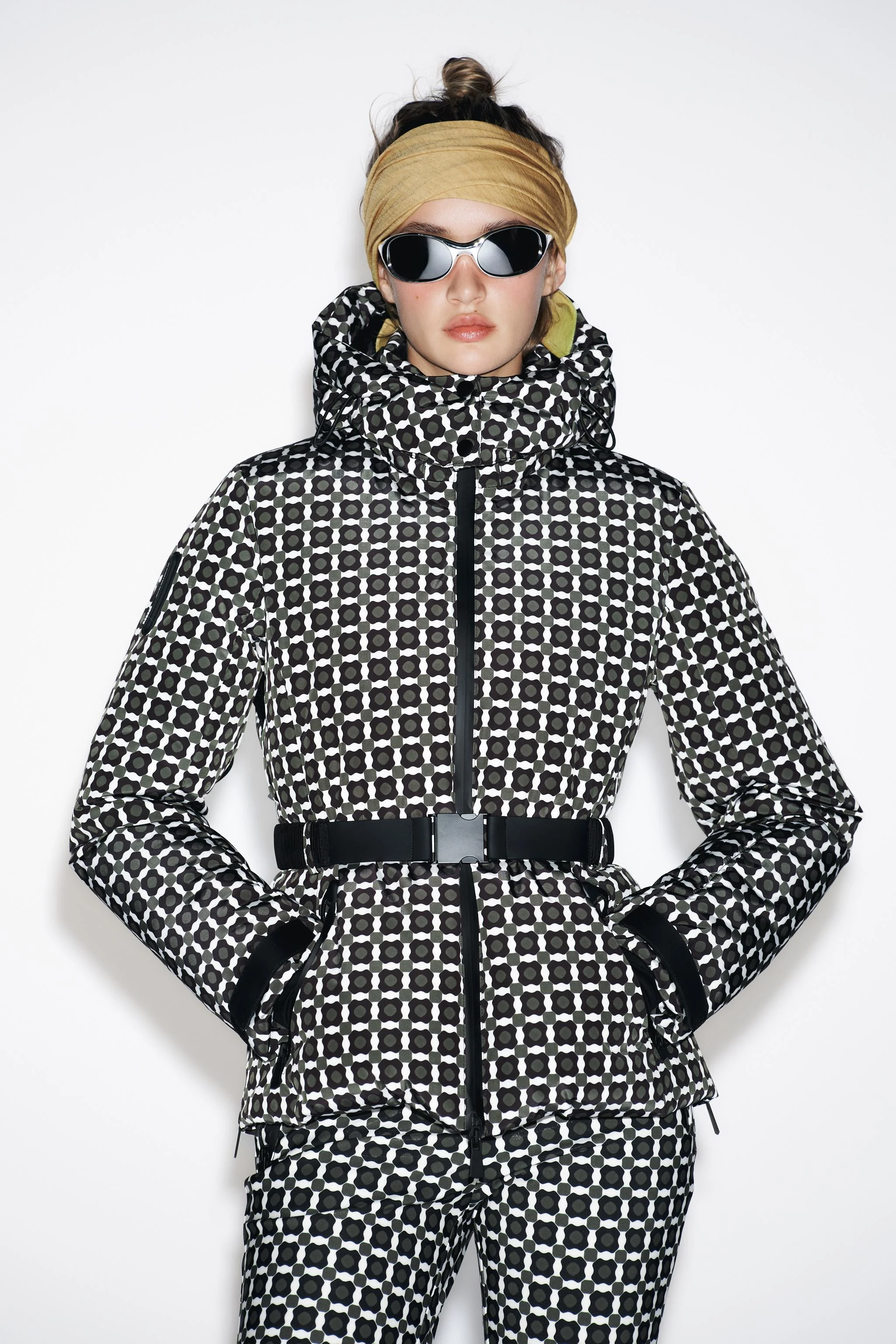 کاپشن ضدآب و ضد باد کلاه دار با تکنولوژی RECCO® مجموعه اسکی