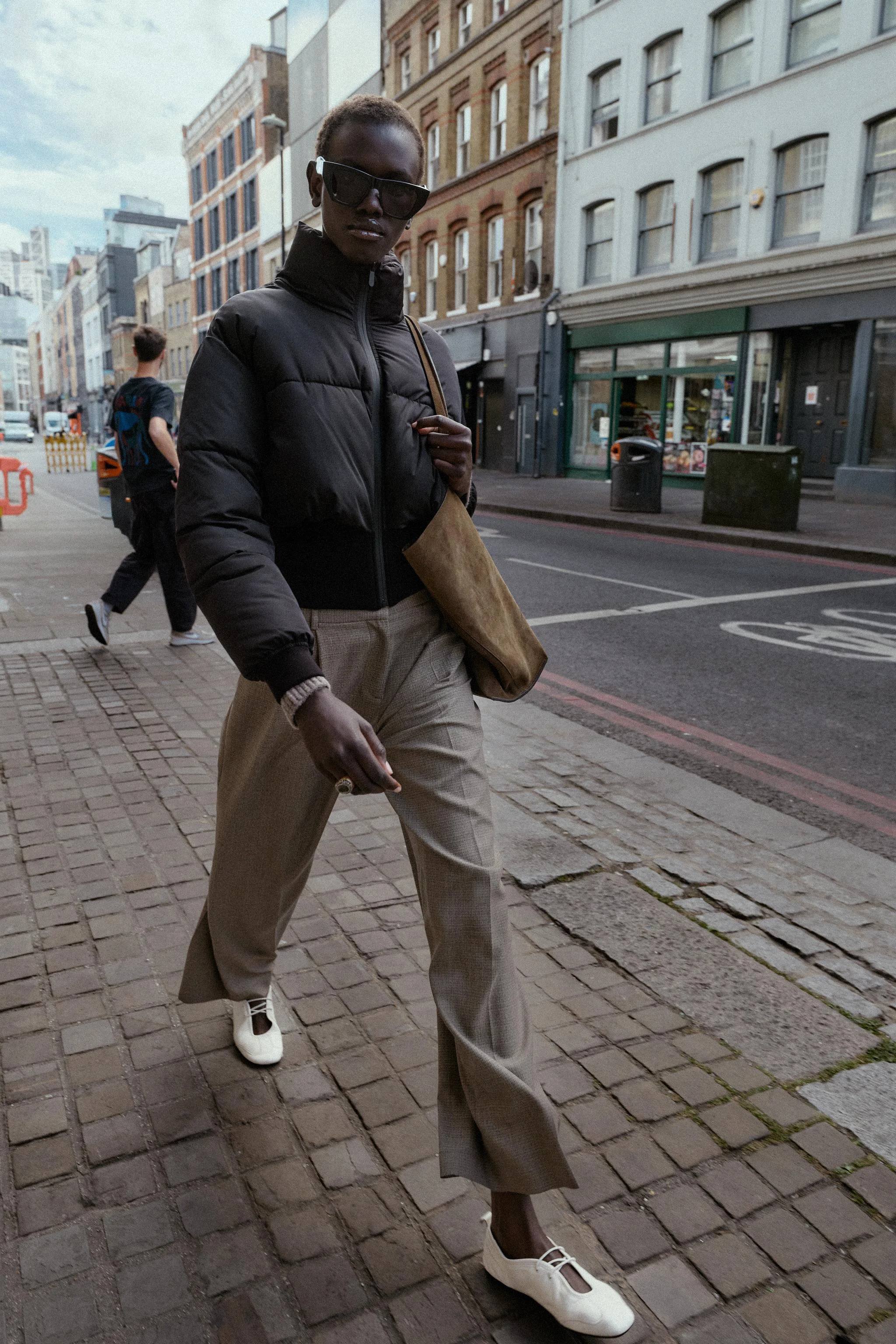 آنوراک کوتاه پددار با ترکیب رنگی