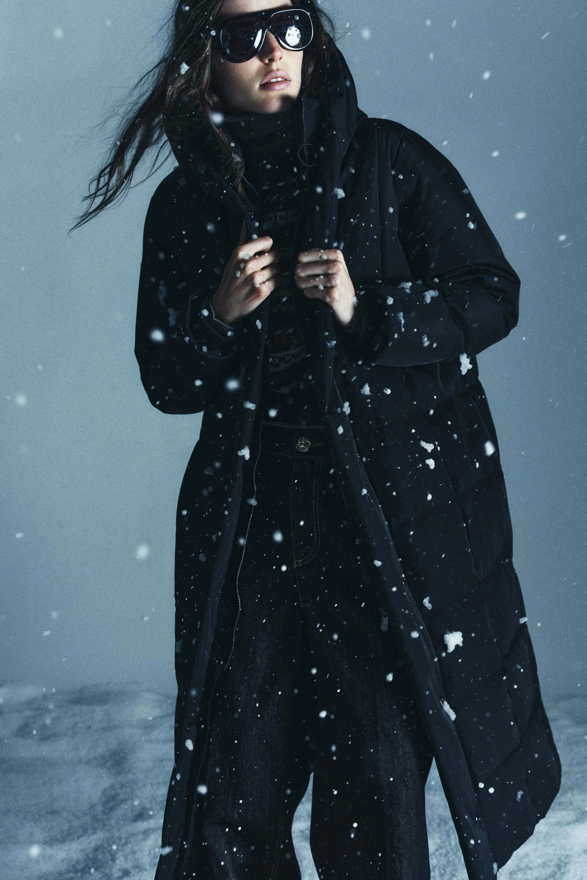 کاپشن بلند کلاه دار ضد آب و ضد باد