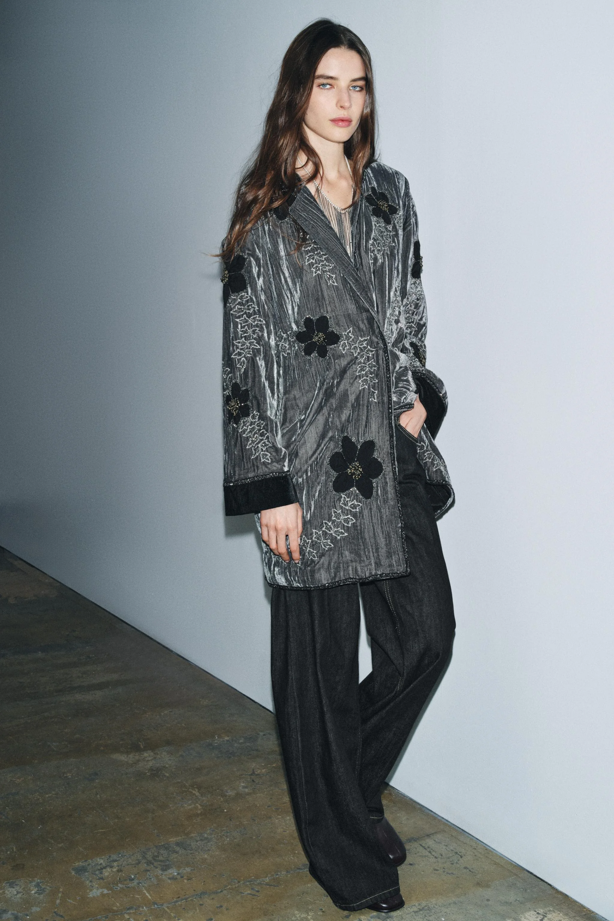 کیمونو مخمل گلدوزی شده نسخه محدود ZW COLLECTION