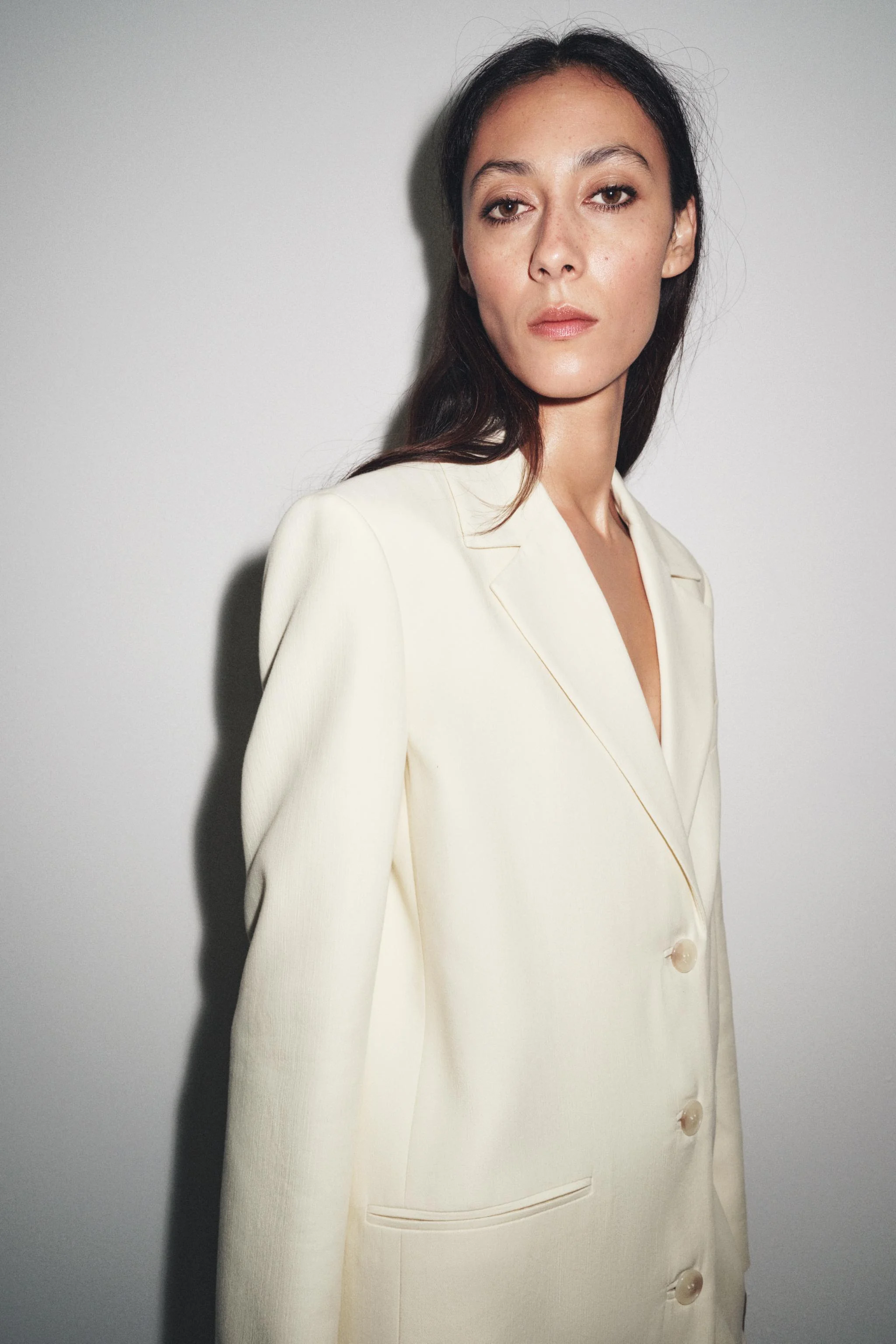 کت زنانه زارا از مجموعه ZW با طراحی خاص