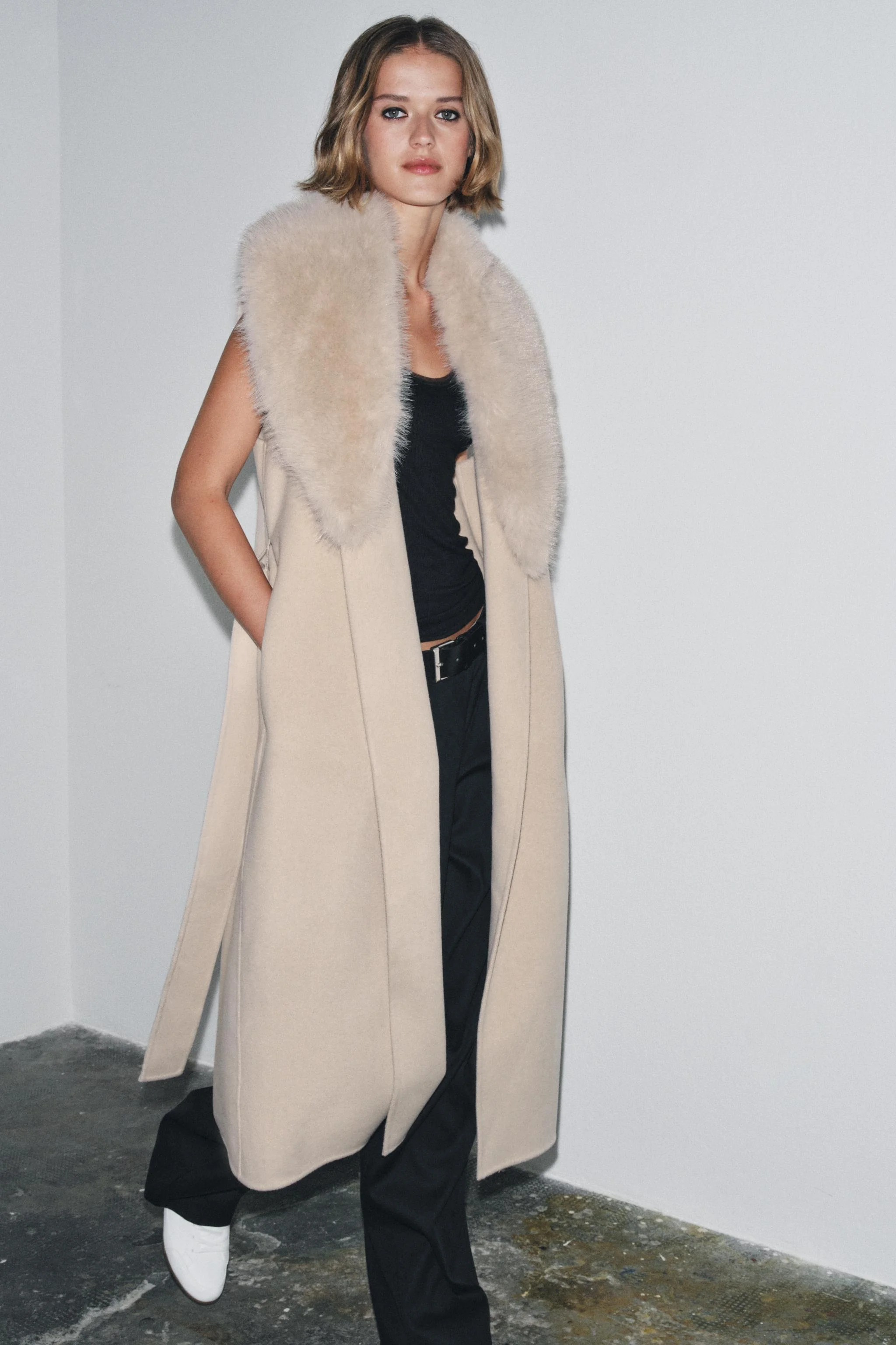 جلیقه زنانه ZW COLLECTION با یقه خز مصنوعی