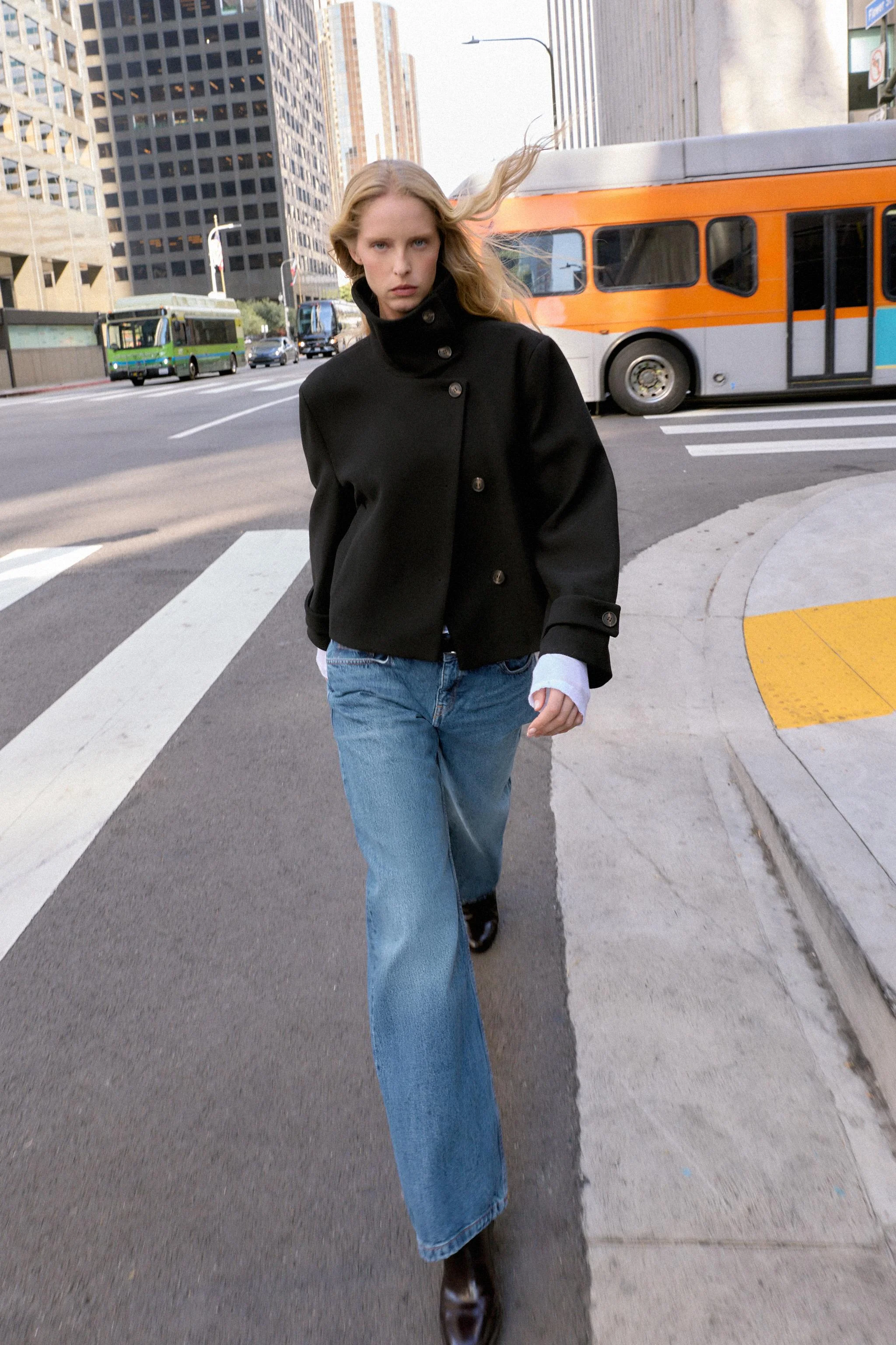 کت کوتاه با یقه ایستاده