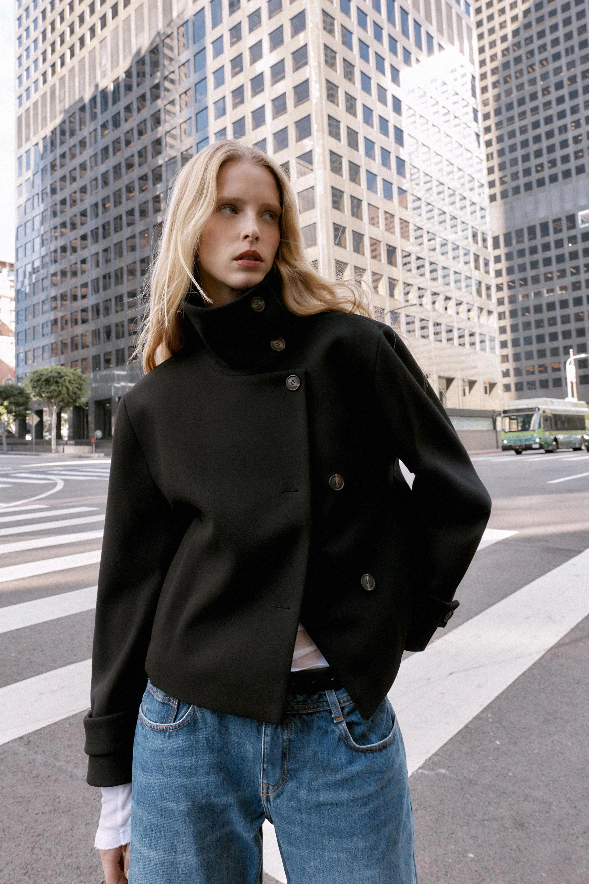 کت کوتاه با یقه ایستاده