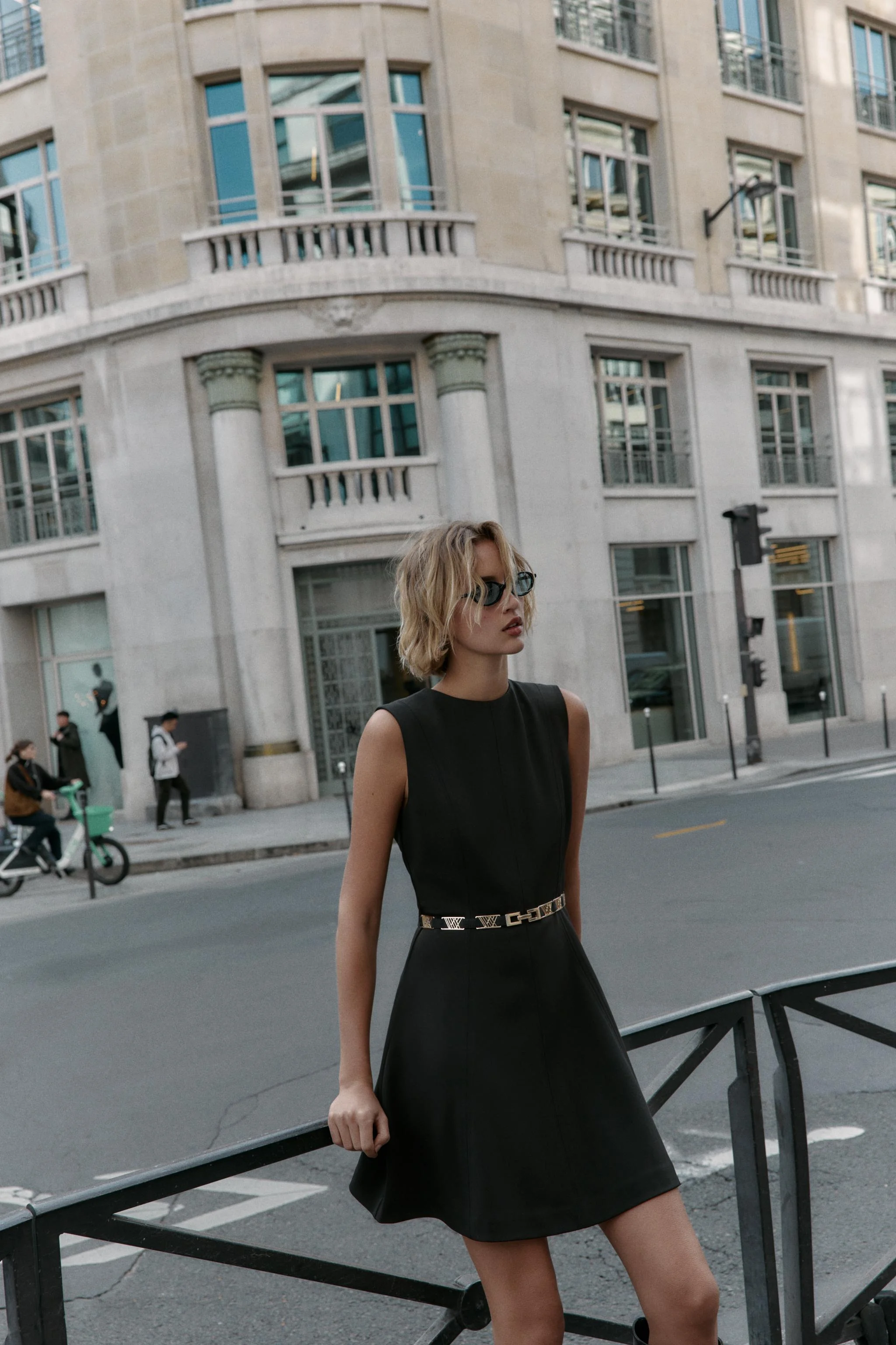 پیراهن کوتاه با کمربند طلایی