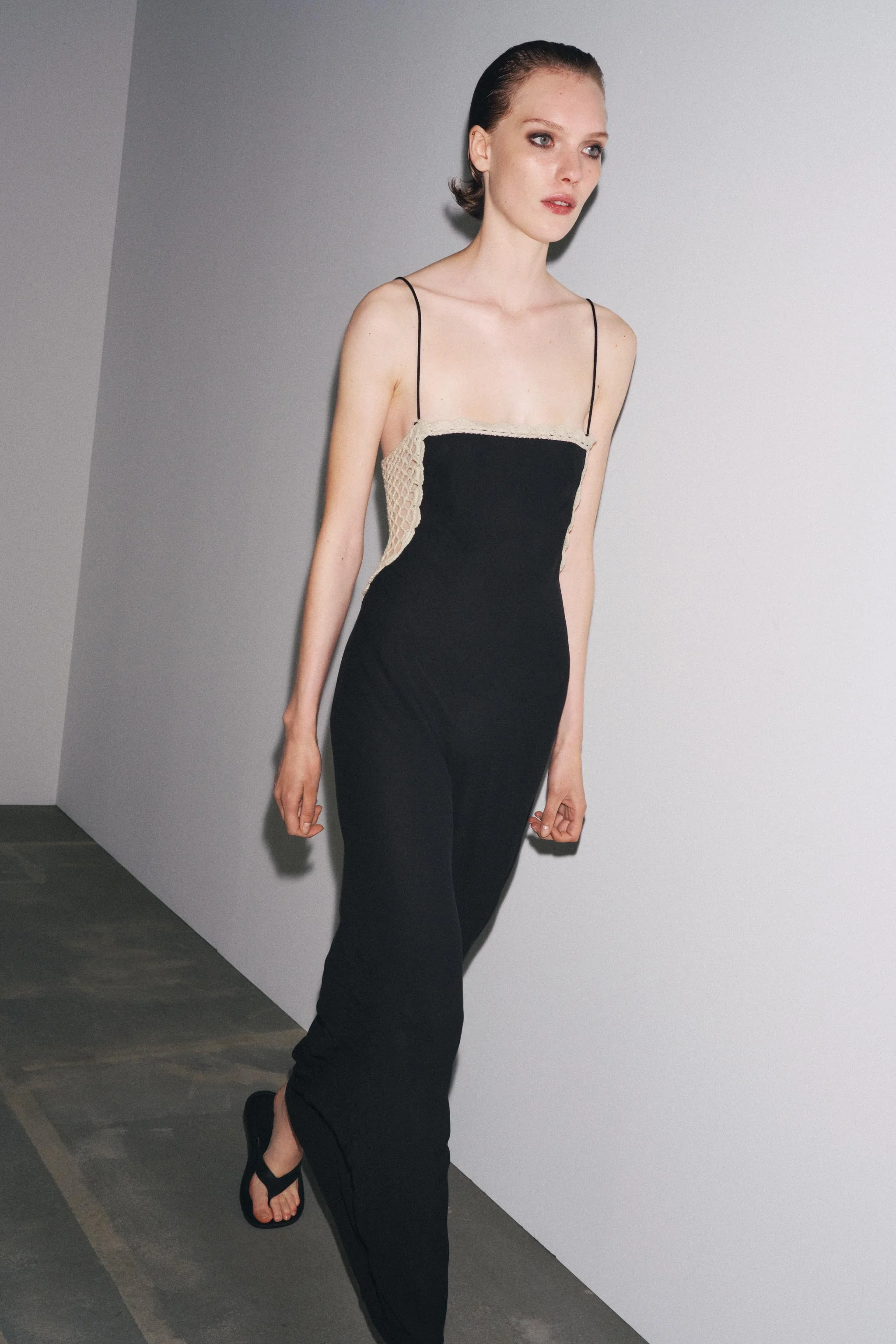 پیراهن بلند با طرح متضاد قلاب بافی