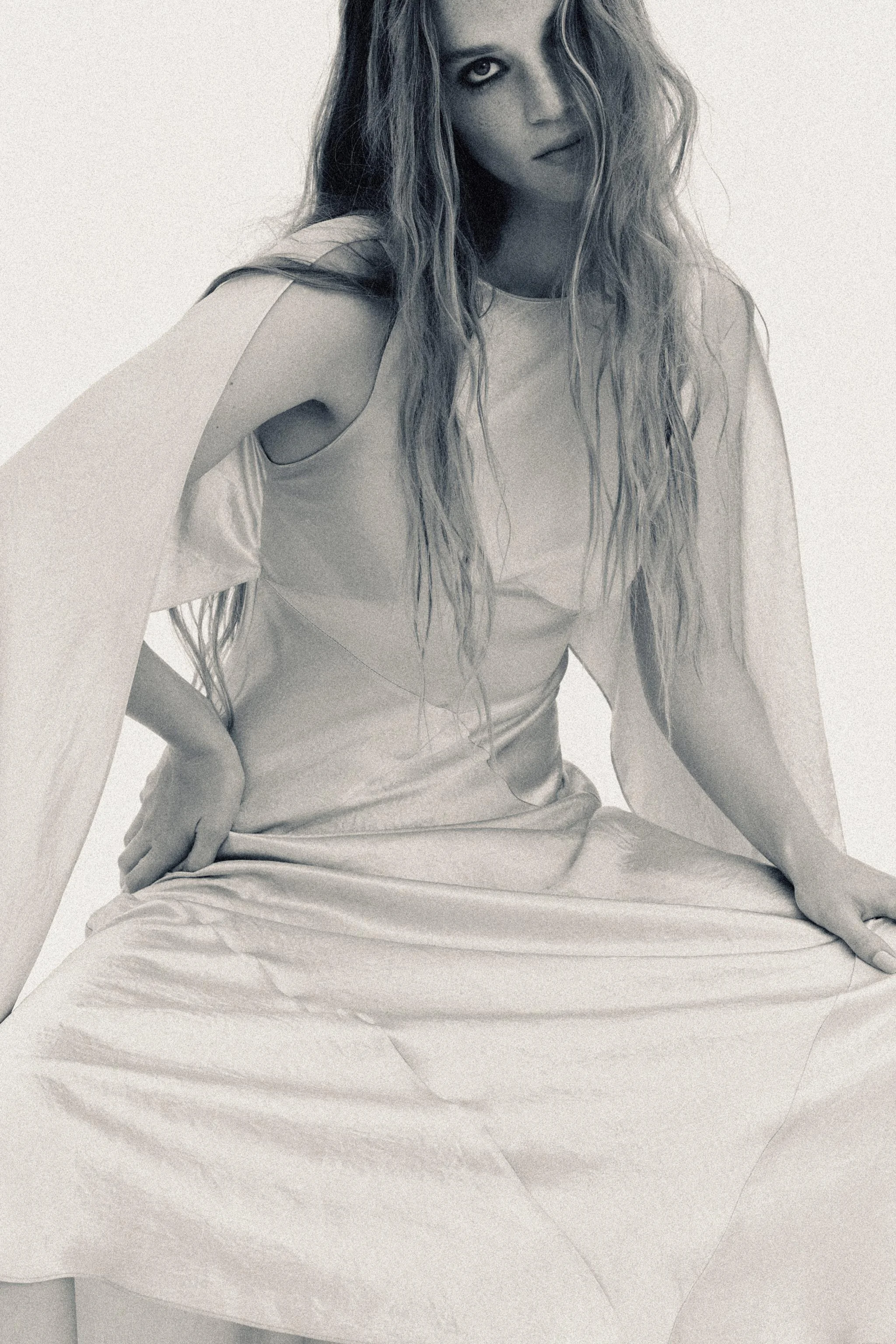 پیراهن بلند ساتن با بافت چروک