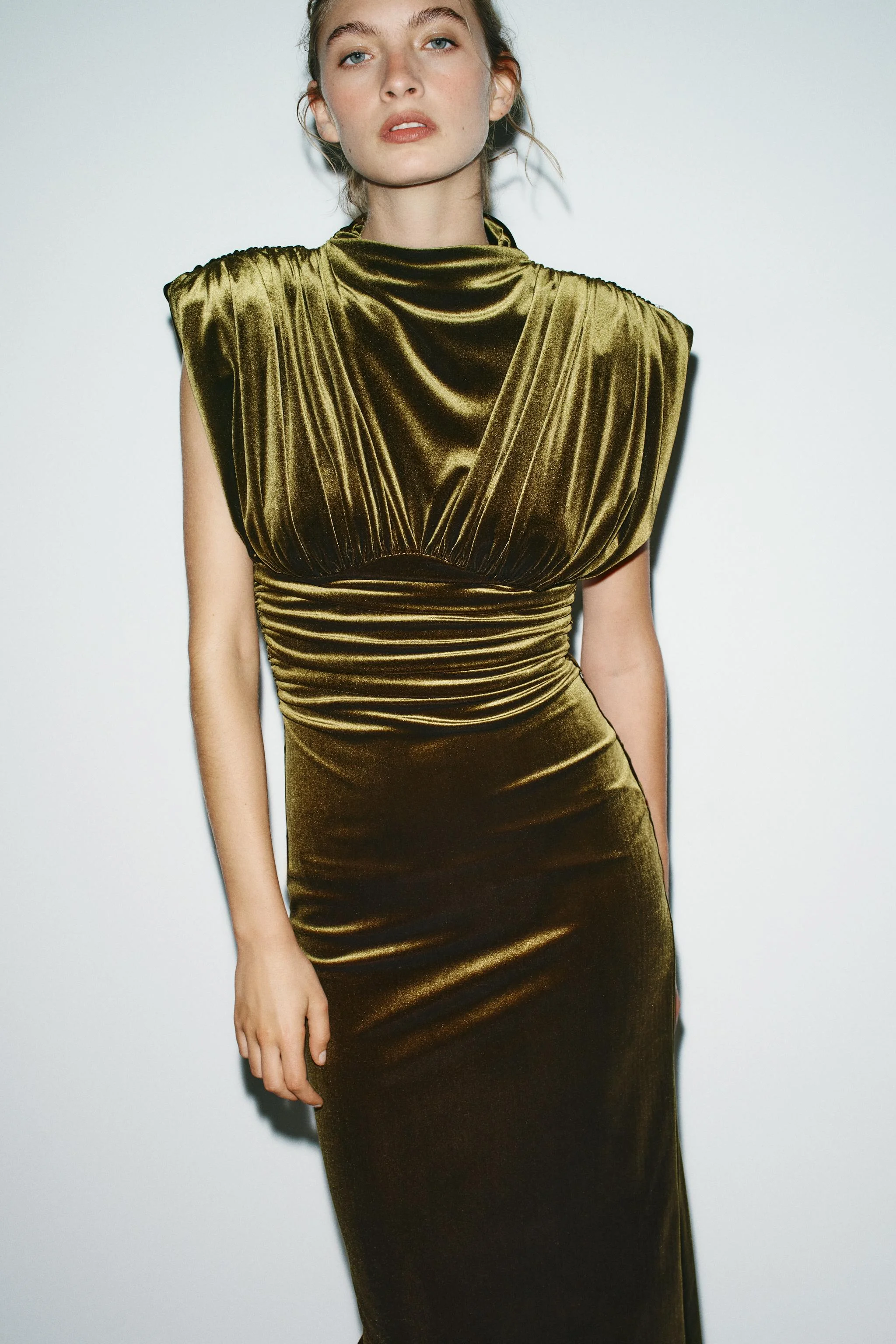 پیراهن میدی مخمل با حالت دراپه