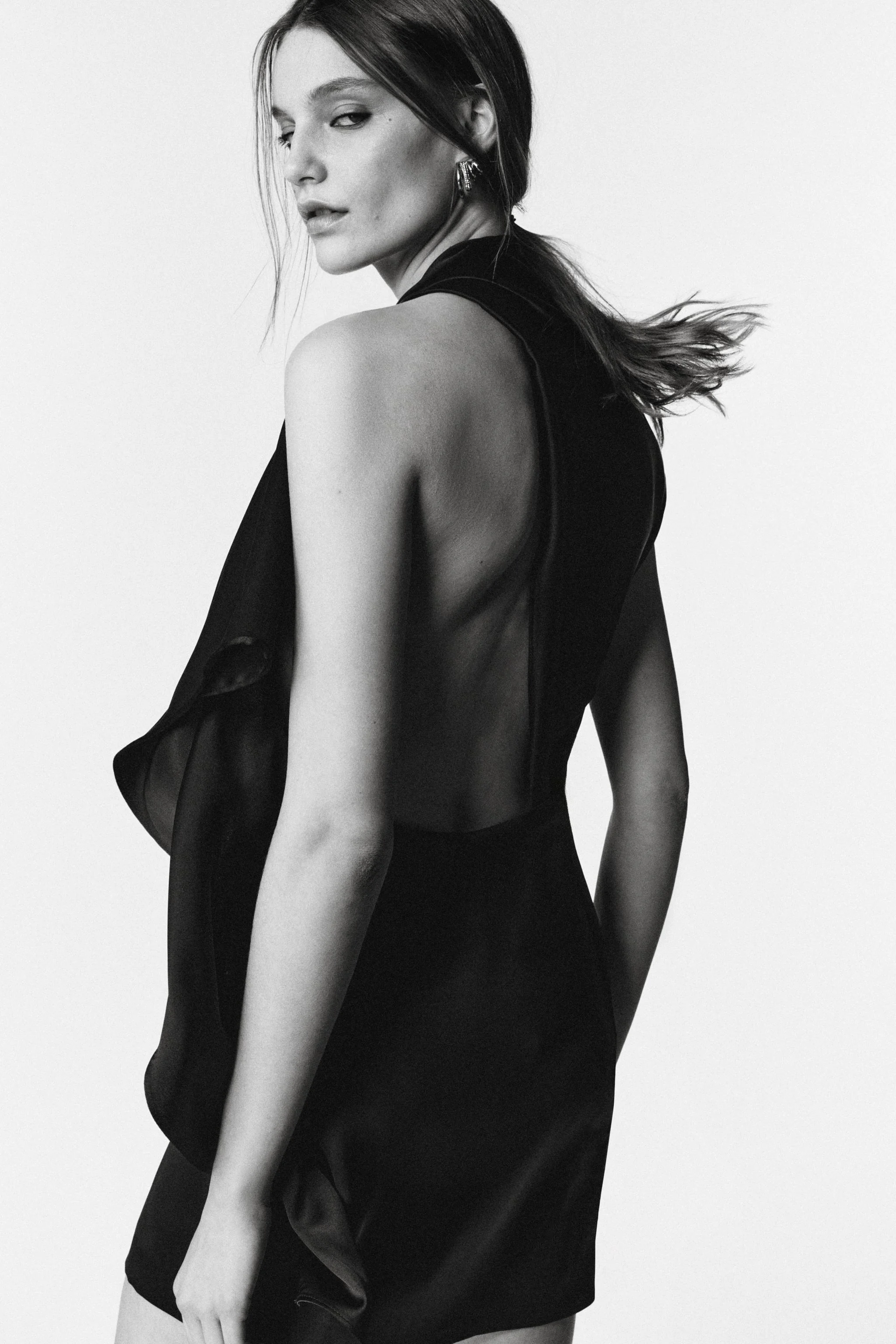 پیراهن کوتاه با برش خاص و طراحی محدود