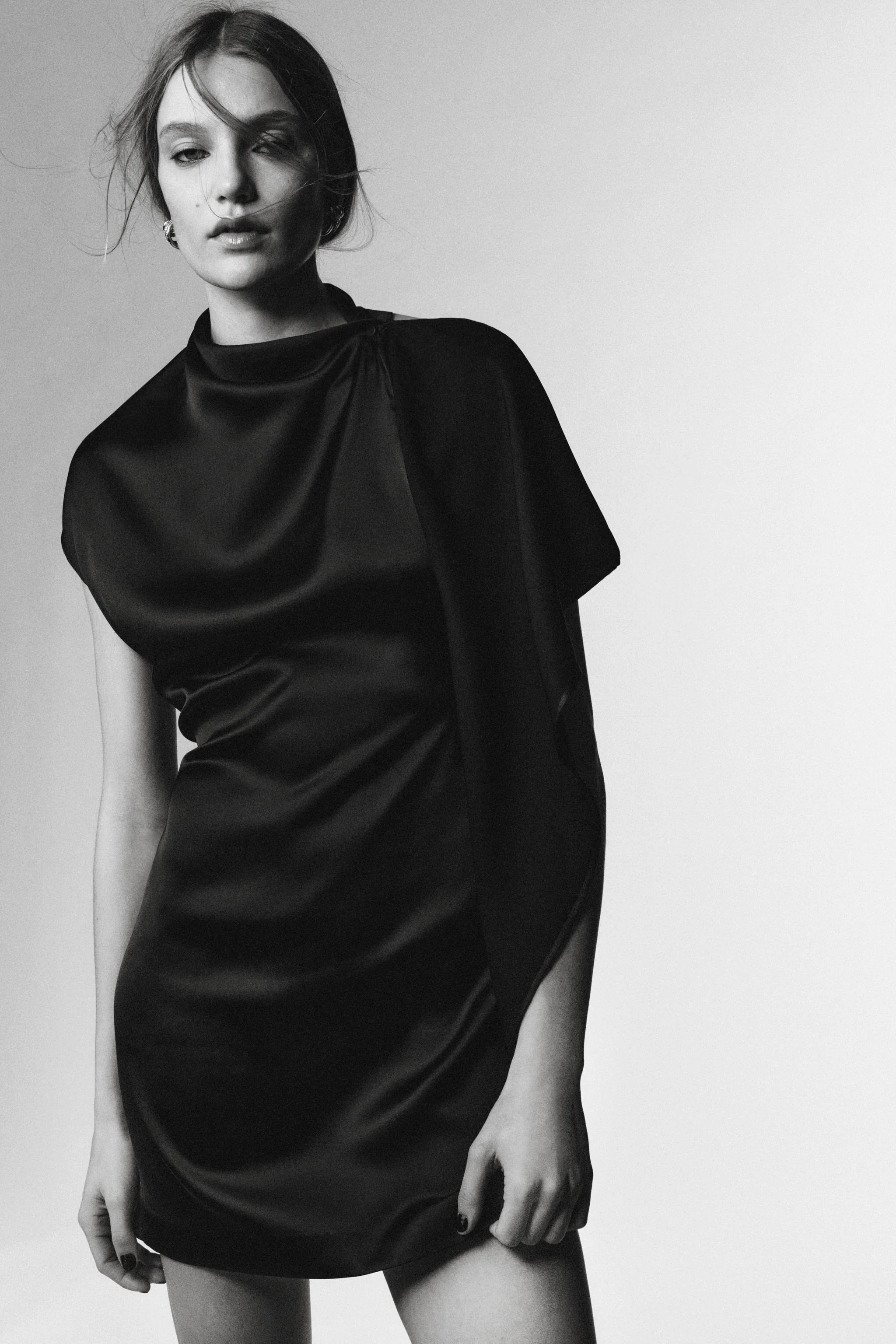 پیراهن کوتاه با برش خاص و طراحی محدود