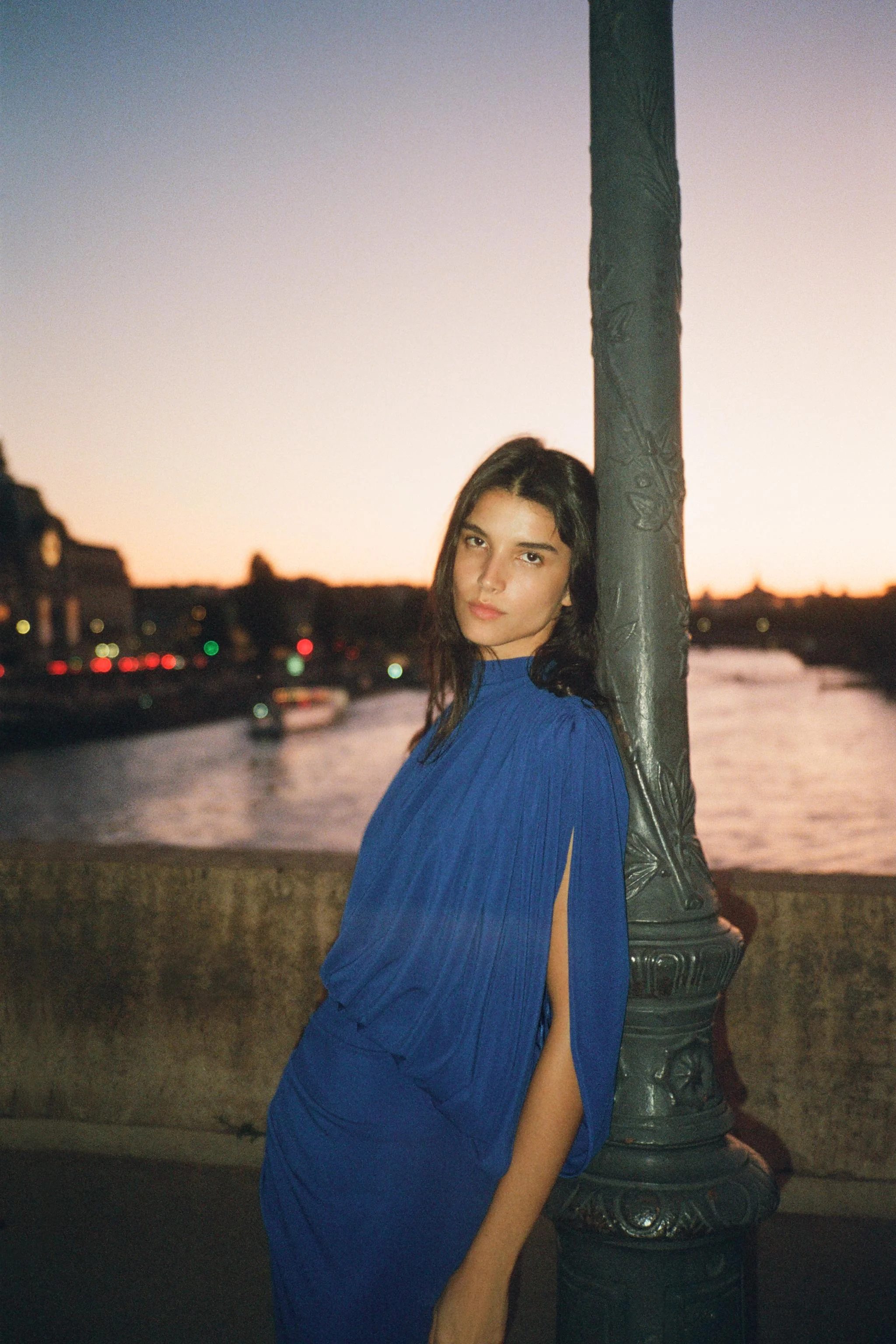 پیراهن بلند با شنل آویخته