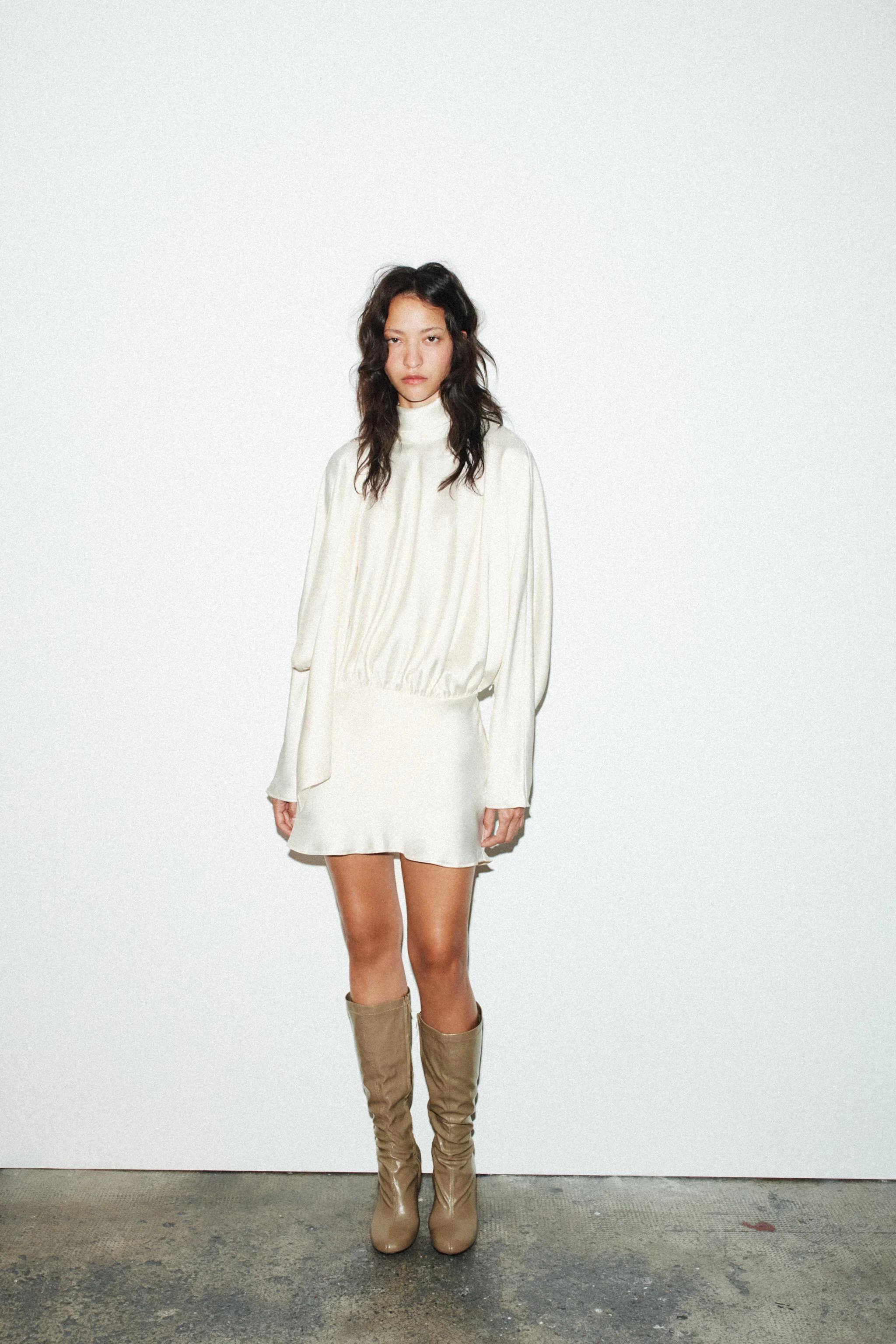 پیراهن کوتاه ساتن با شال گردن