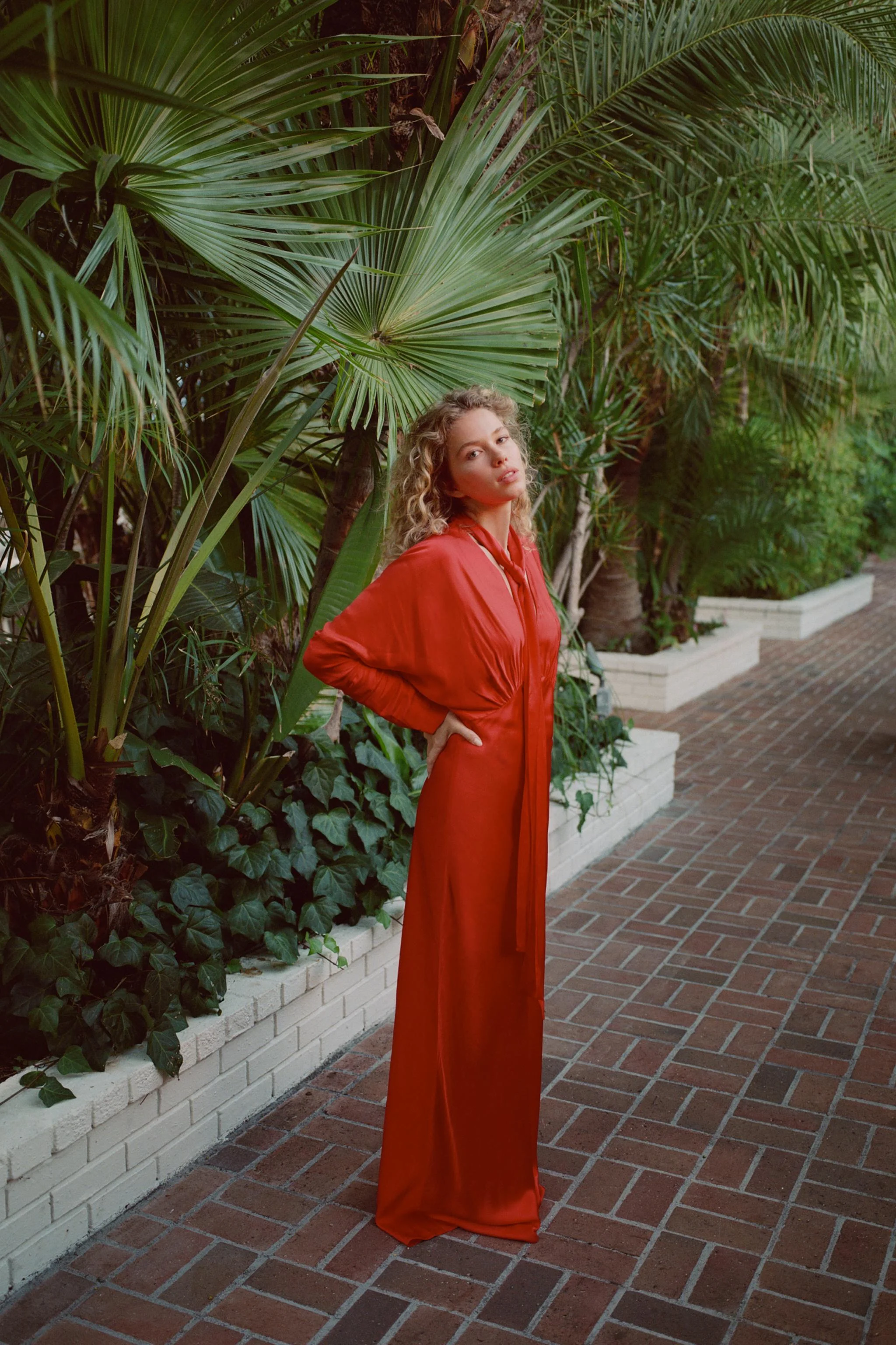 پیراهن ساتن آستین خفاشی با شال