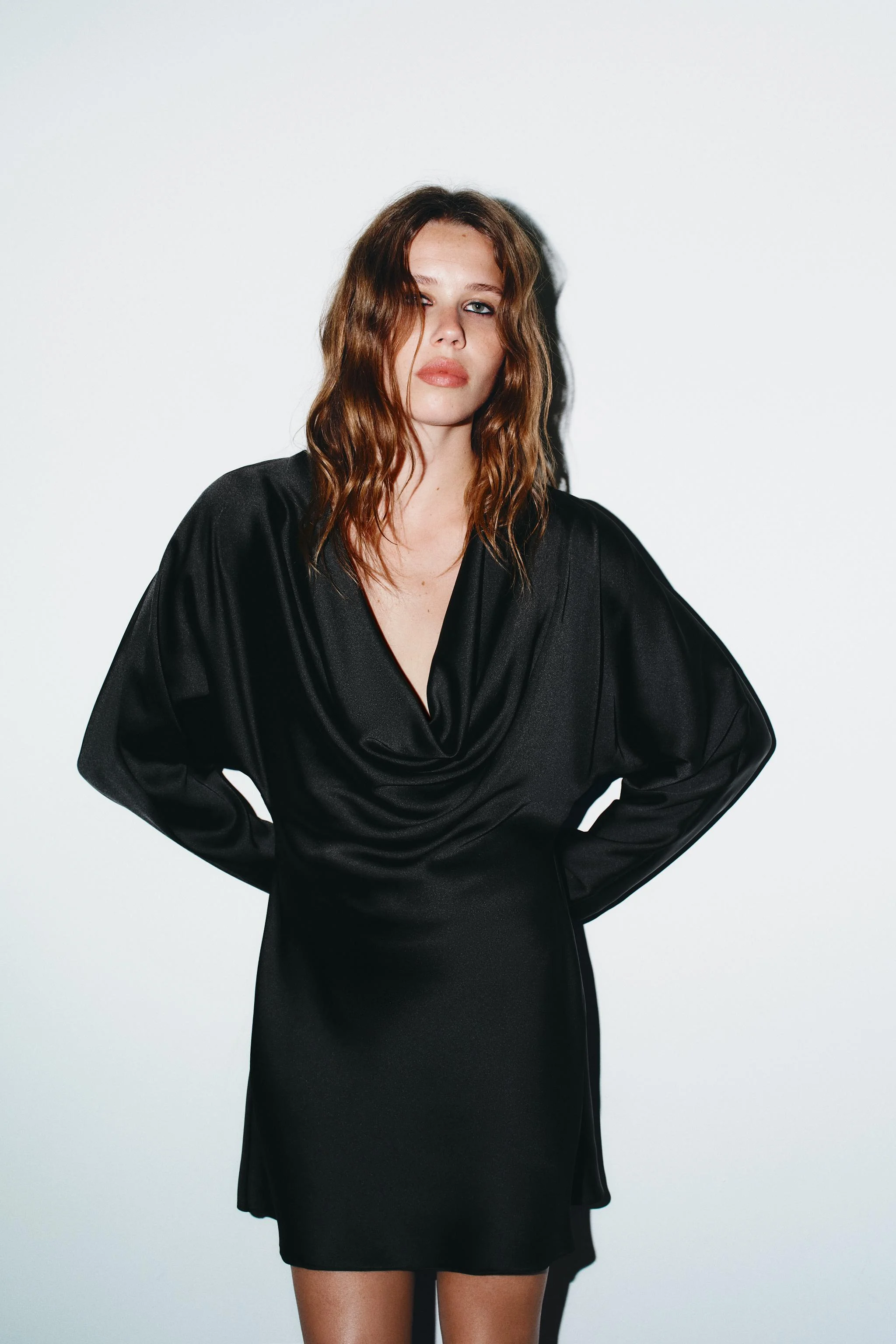 پیراهن ساتن با یقه افتاده