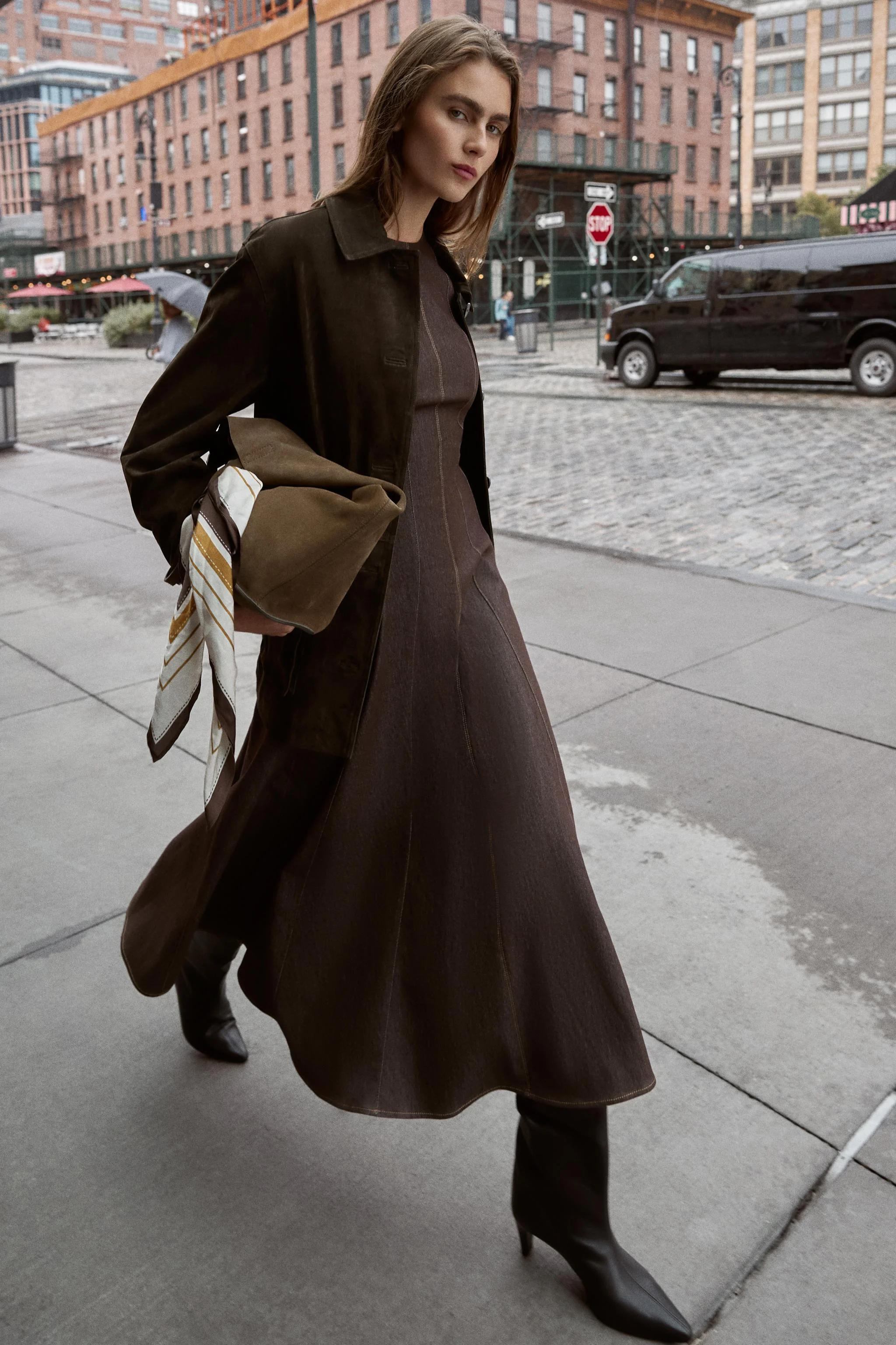 پیراهن میدی با دوخت تزئینی متضاد