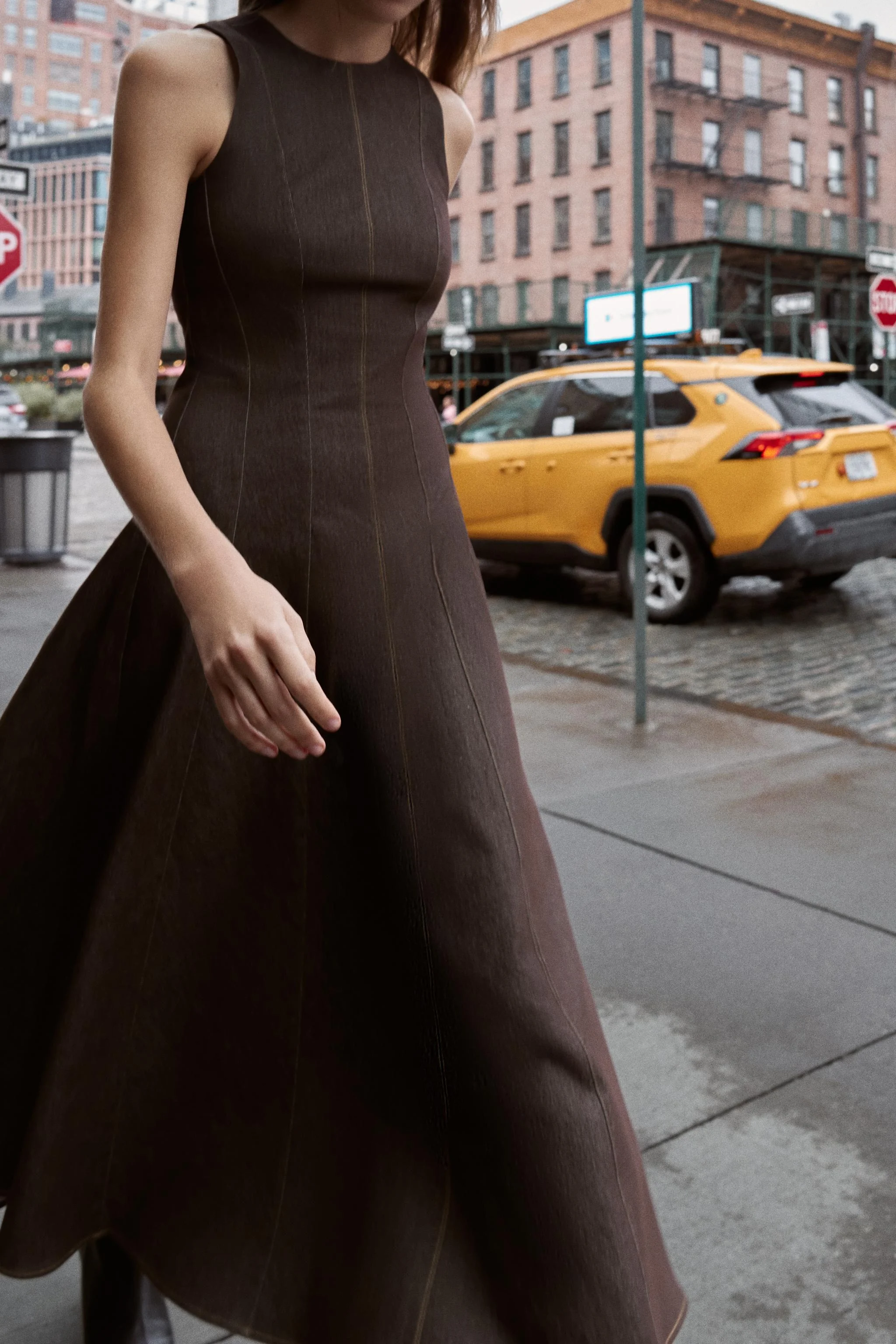 پیراهن میدی با دوخت تزئینی متضاد