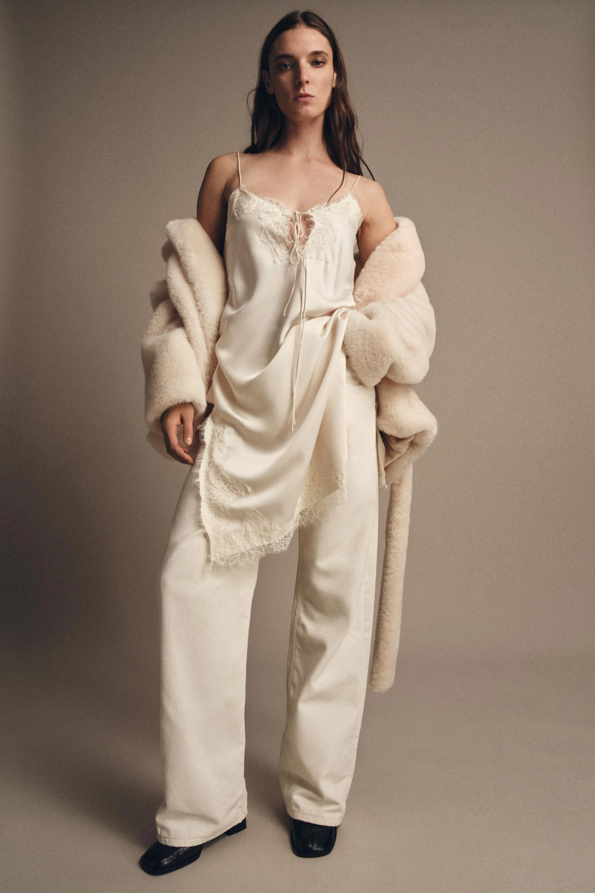 پیراهن کوتاه زنانه مدل کمیسول گیپور ZW COLLECTION