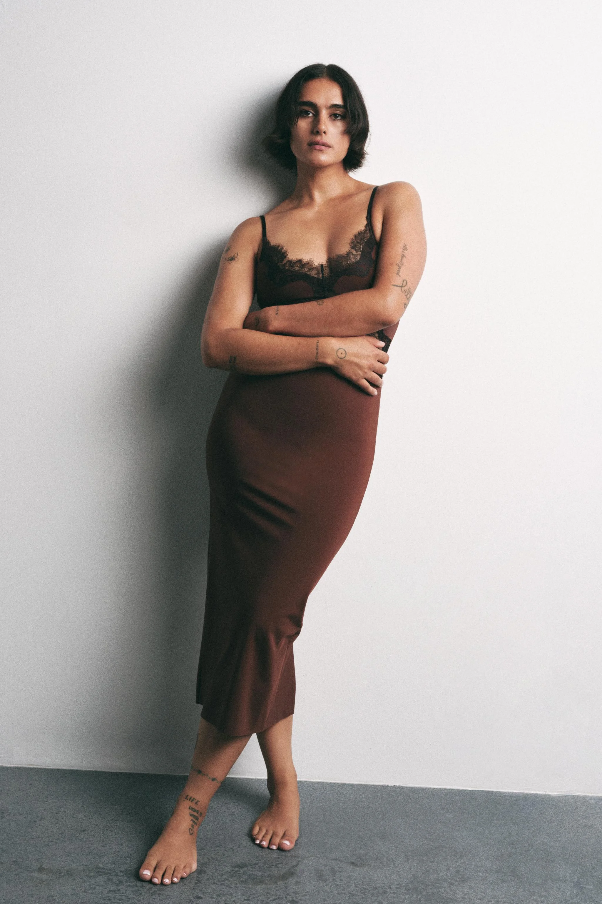 پیراهن میدی با جزئیات گیپور متضاد