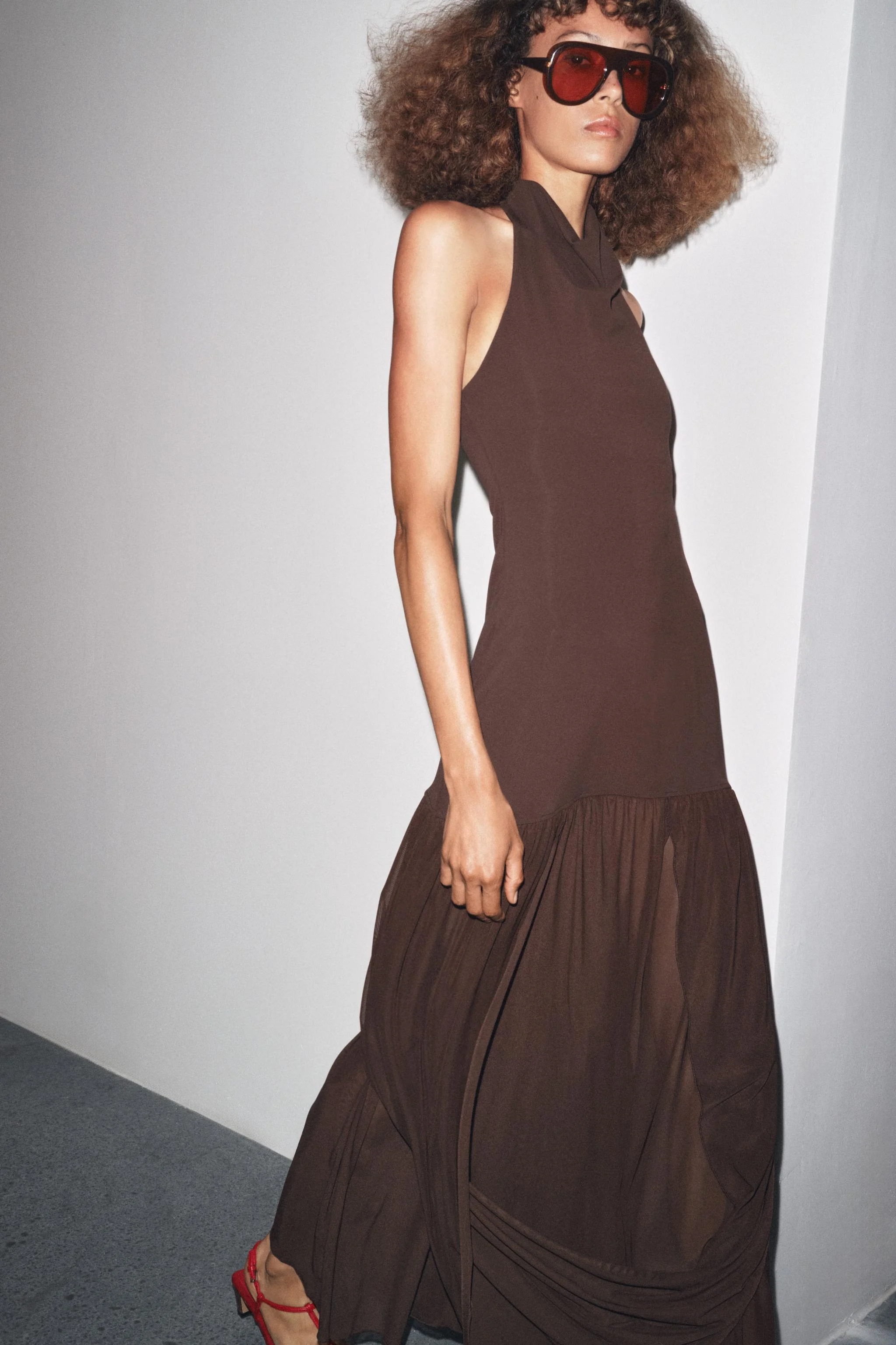 پیراهن یقه هالتر بلند با جزئیات همرنگ