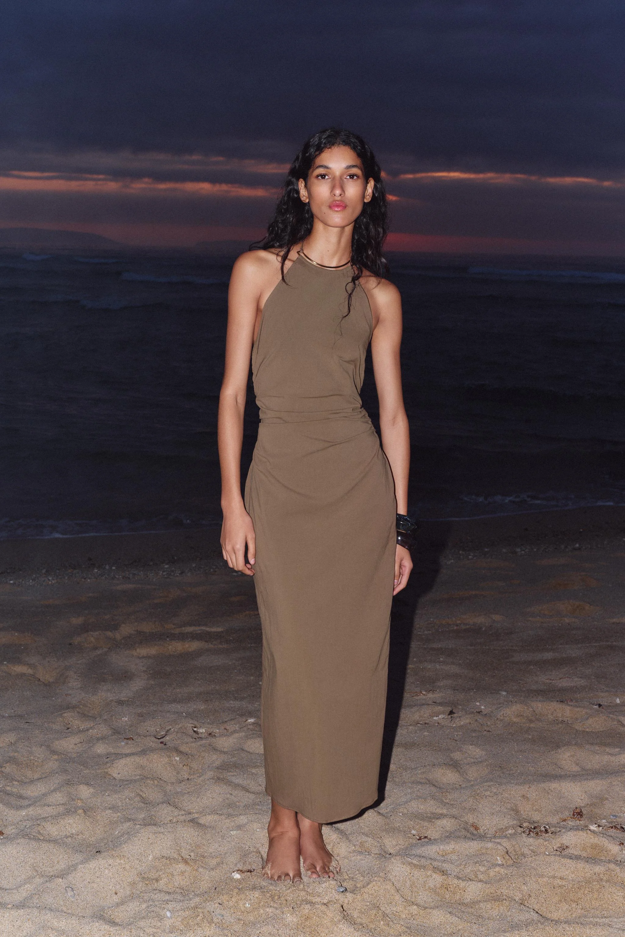 پیراهن میدی هالتر با جزئیات