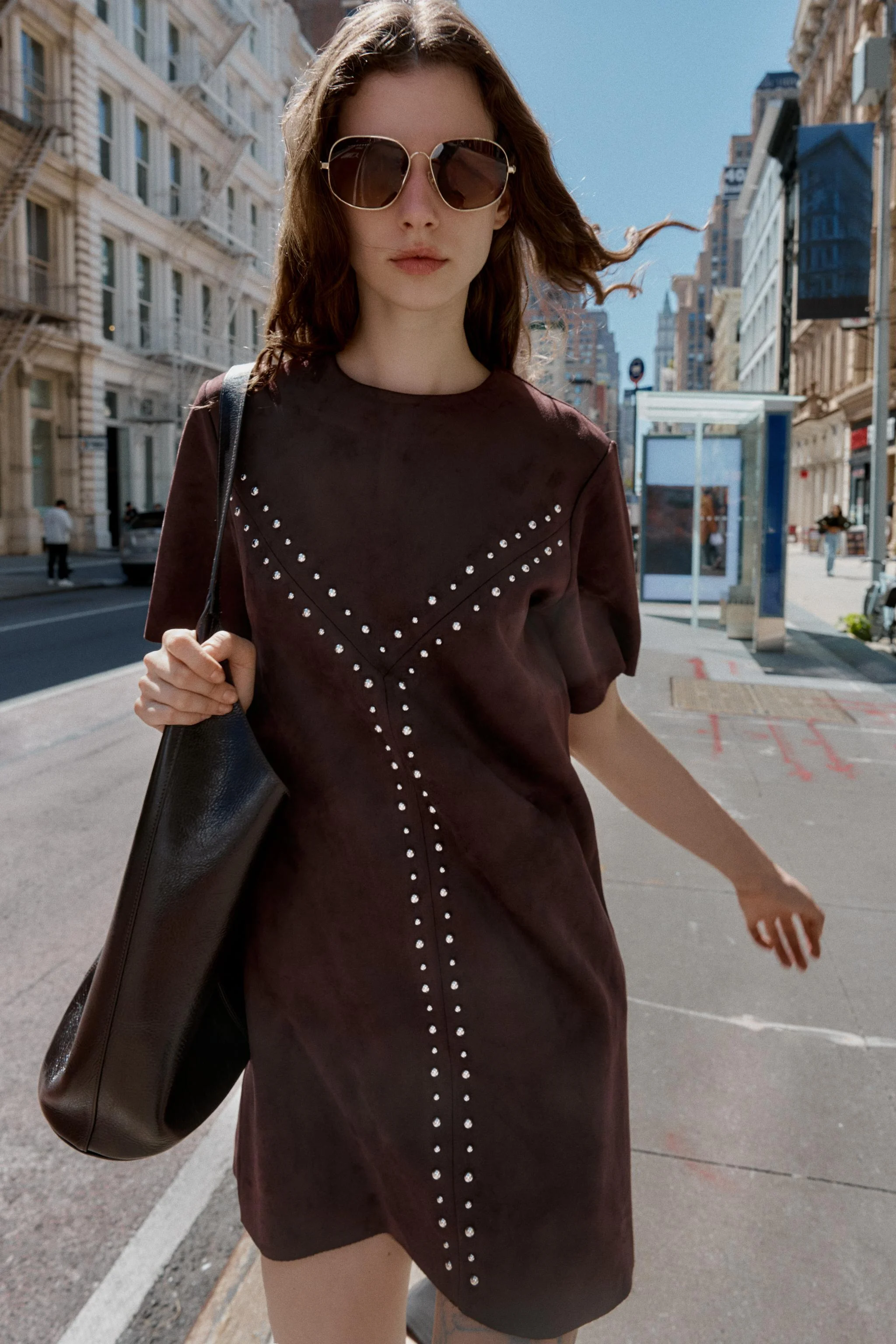 پیراهن کوتاه جیر مصنوعی با تزئینات پرچ