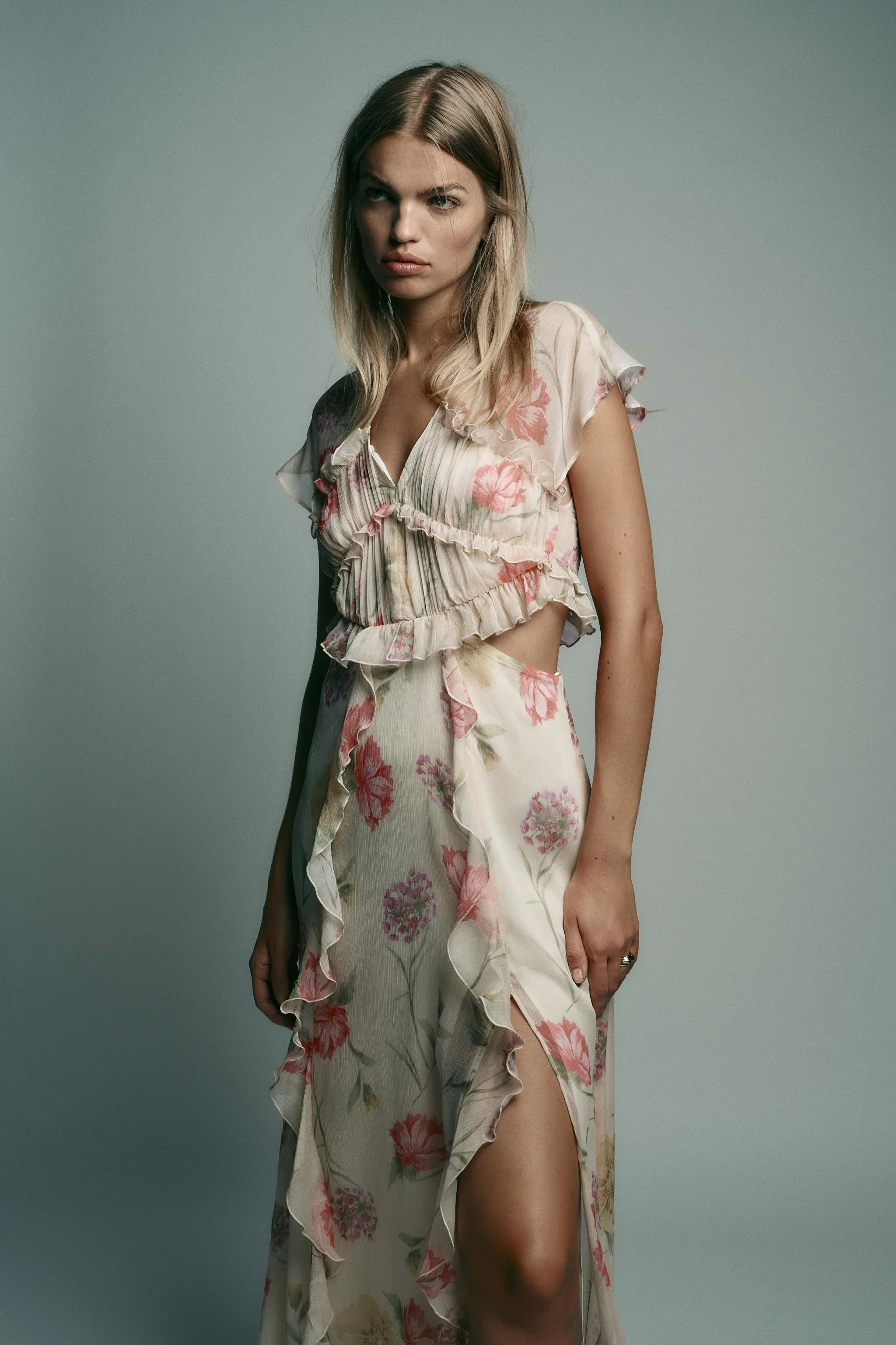 پیراهن میدی طرح گلدار با برش