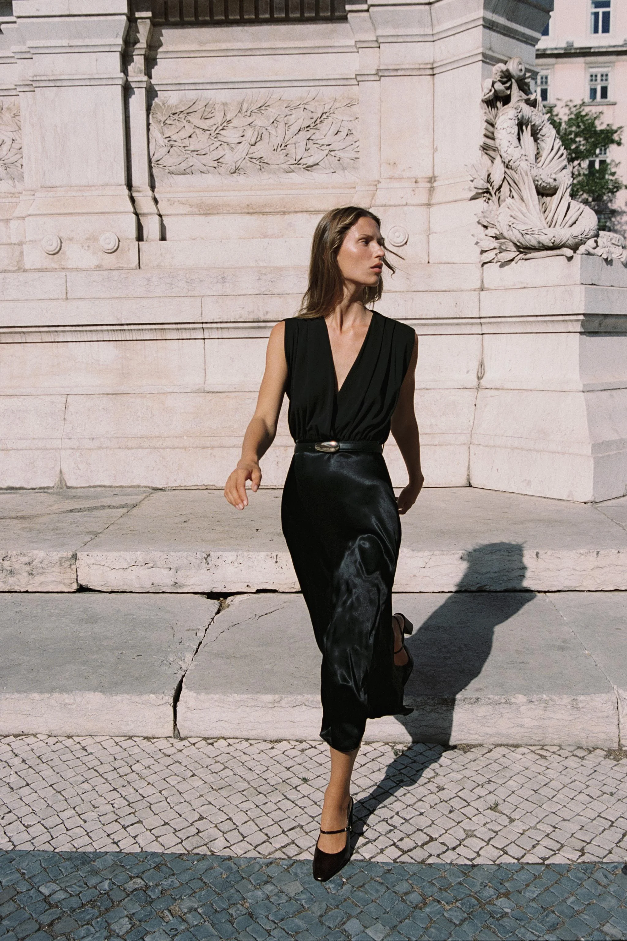 پیراهن میدی با کمربند متضاد