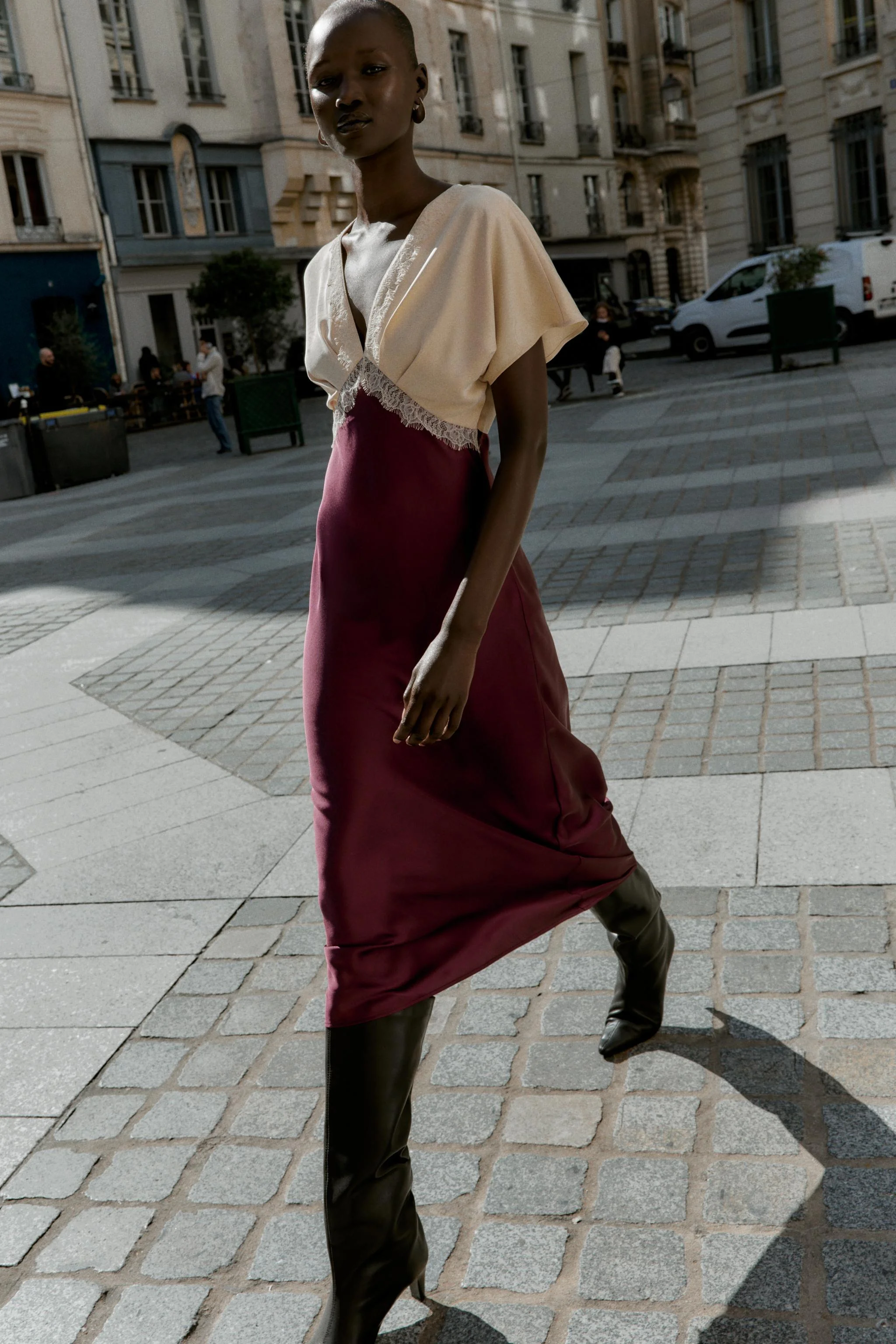 پیراهن میدی ساتن با تزیینات گیپور