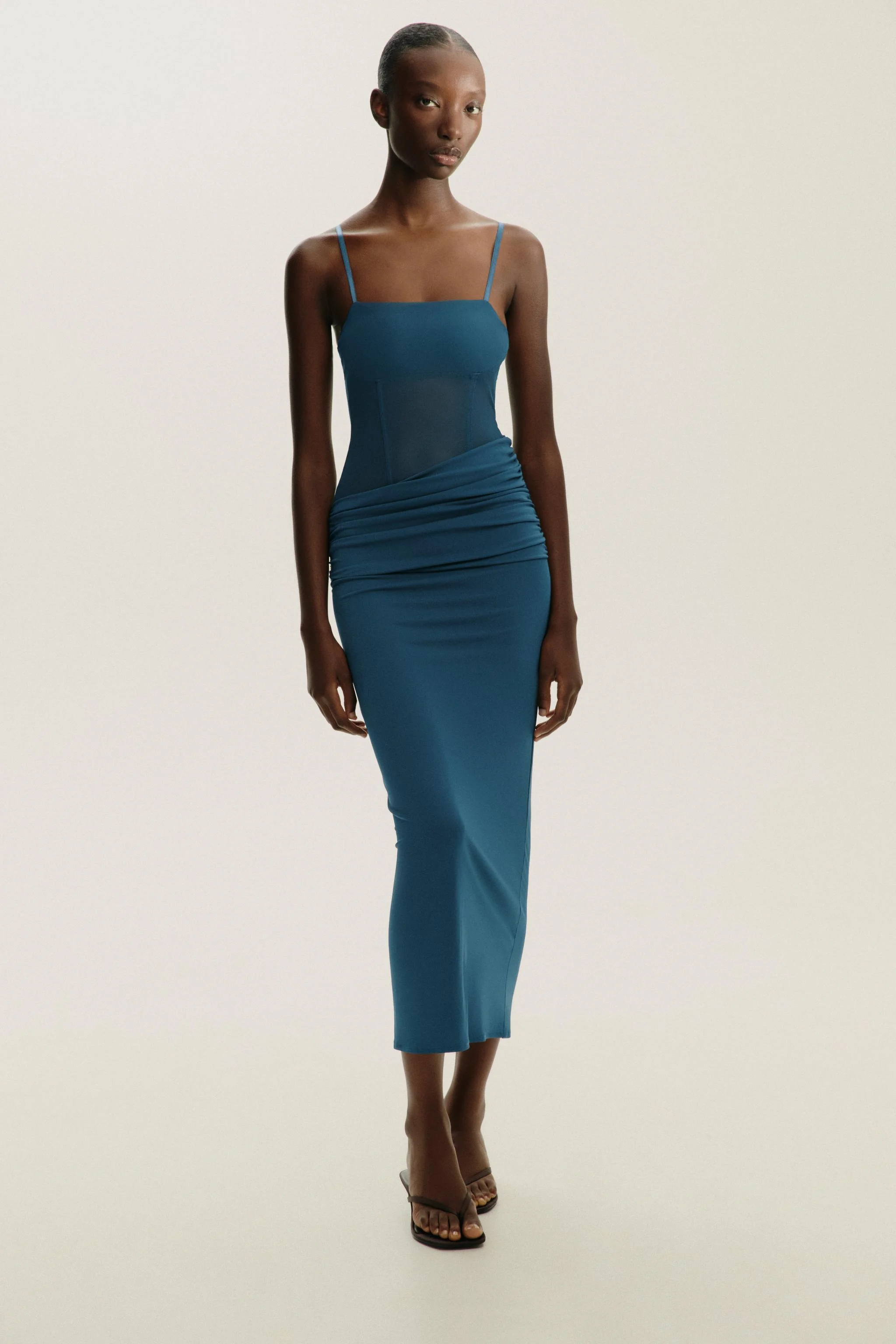 پیراهن بلند توری با تضاد رنگی پیراهن بلند توری با تضاد رنگی