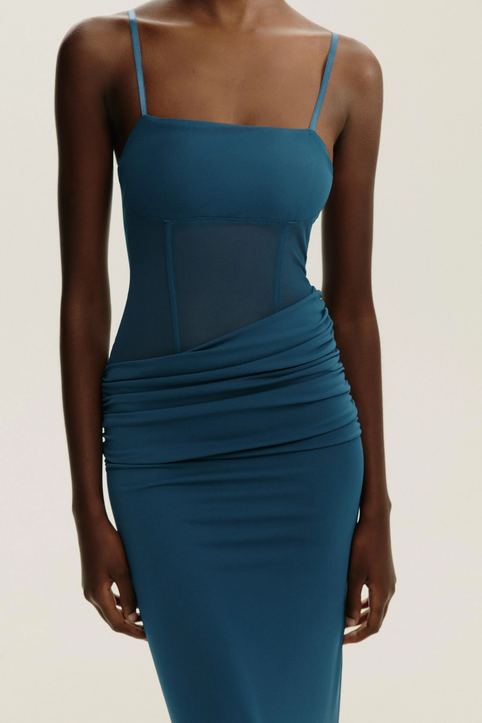 پیراهن بلند توری با تضاد رنگی پیراهن بلند توری با تضاد رنگی