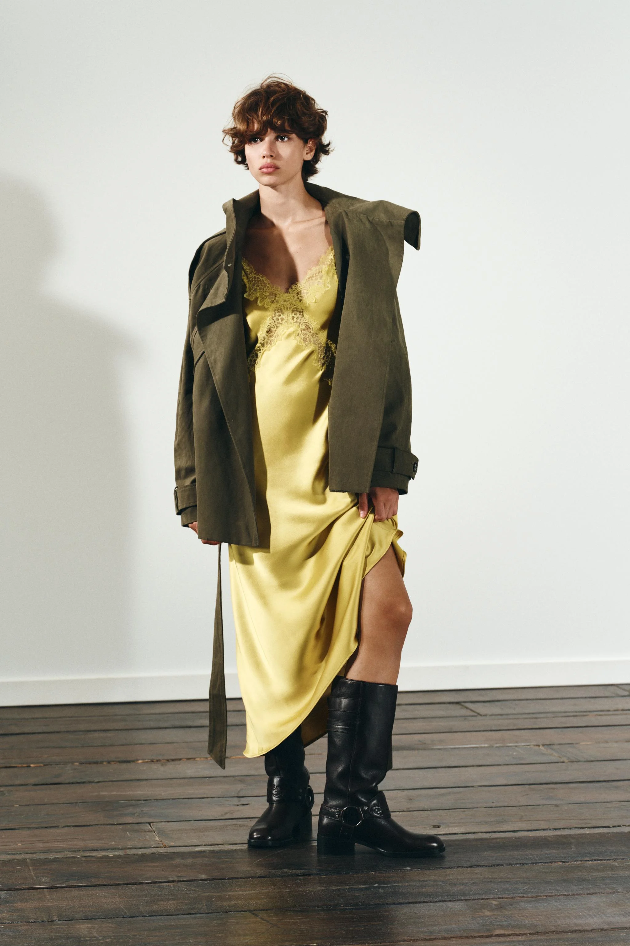 پیراهن میدی ساتن با جزئیات گیپور