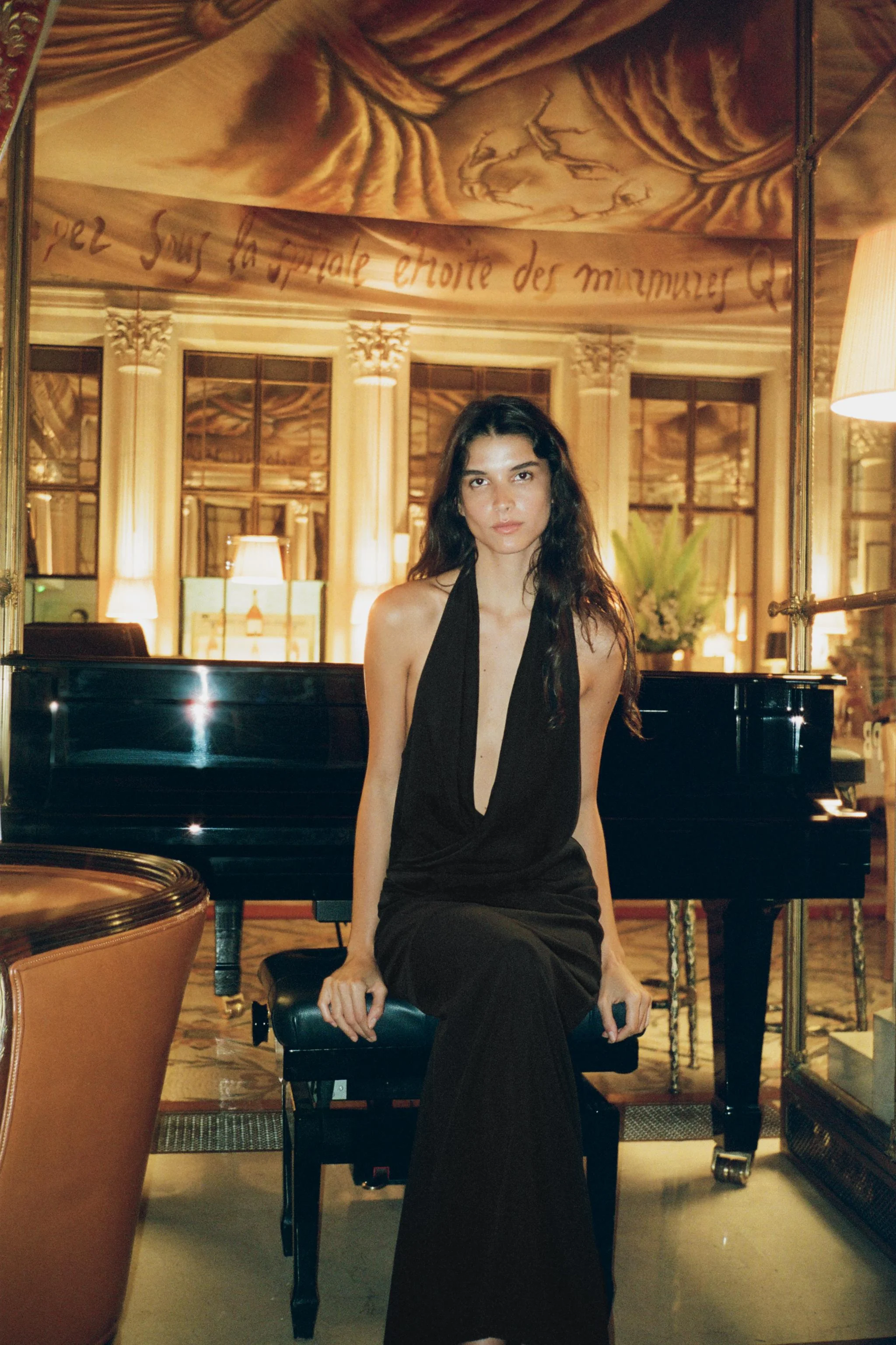 پیراهن میدی با پارچه روان و حالت دار