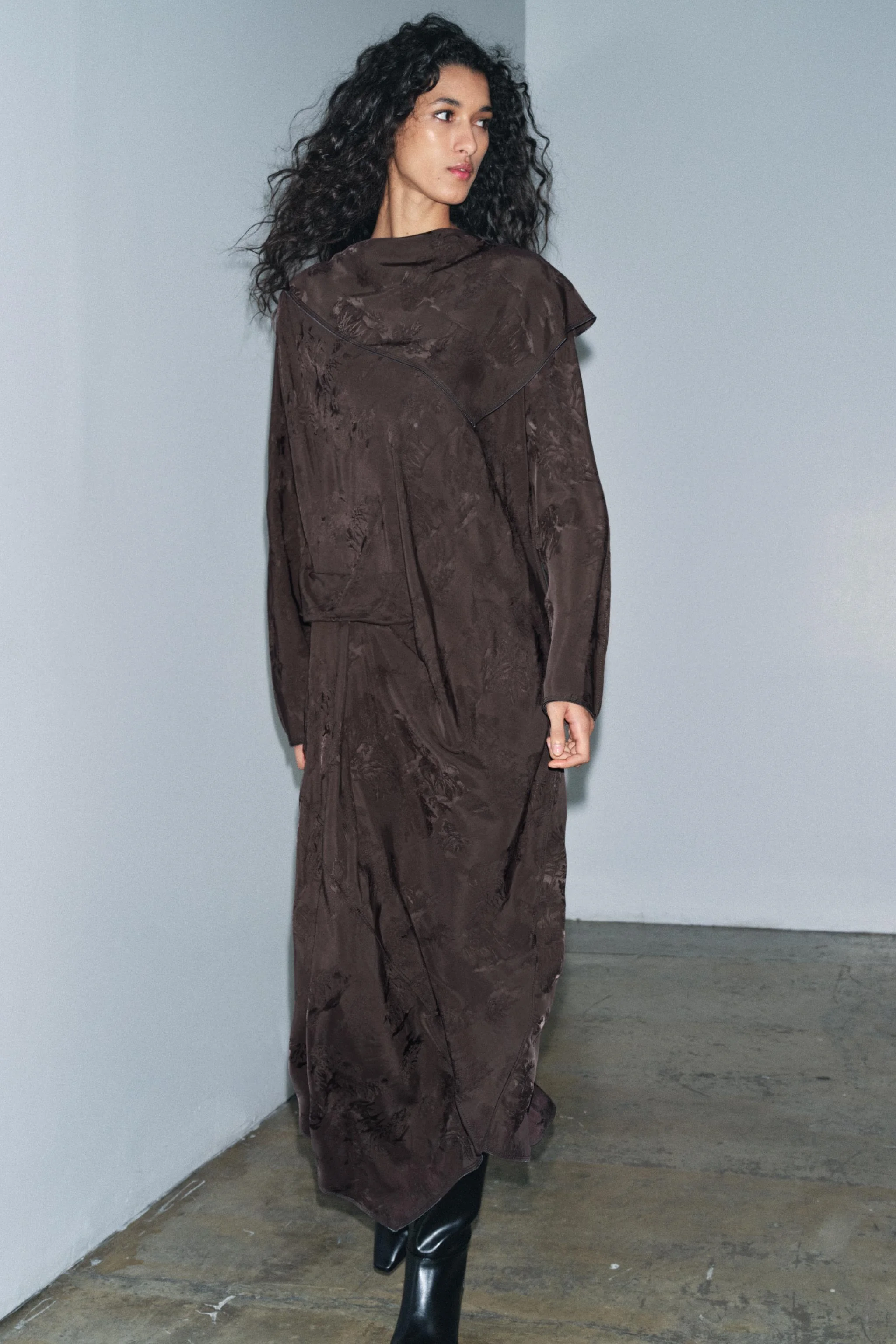 پیراهن میدی زنانه مدل ZW COLLECTION با طرح پارچه ژاکارد و دستمال سر پیراهن میدی زنانه مدل ZW COLLECTION با طرح پارچه ژاکارد و دستمال سر