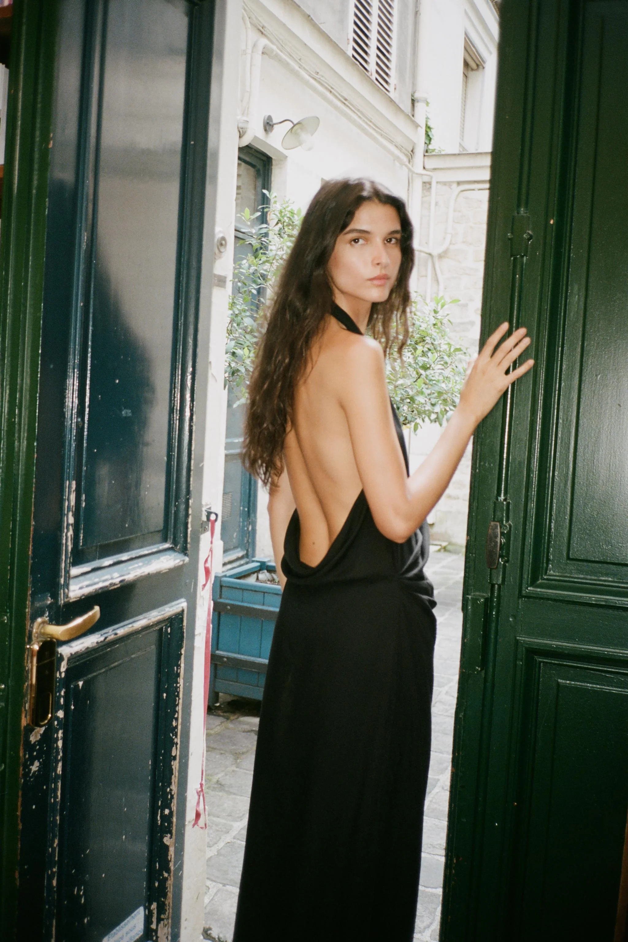 پیراهن میدی با پارچه روان و حالت دار