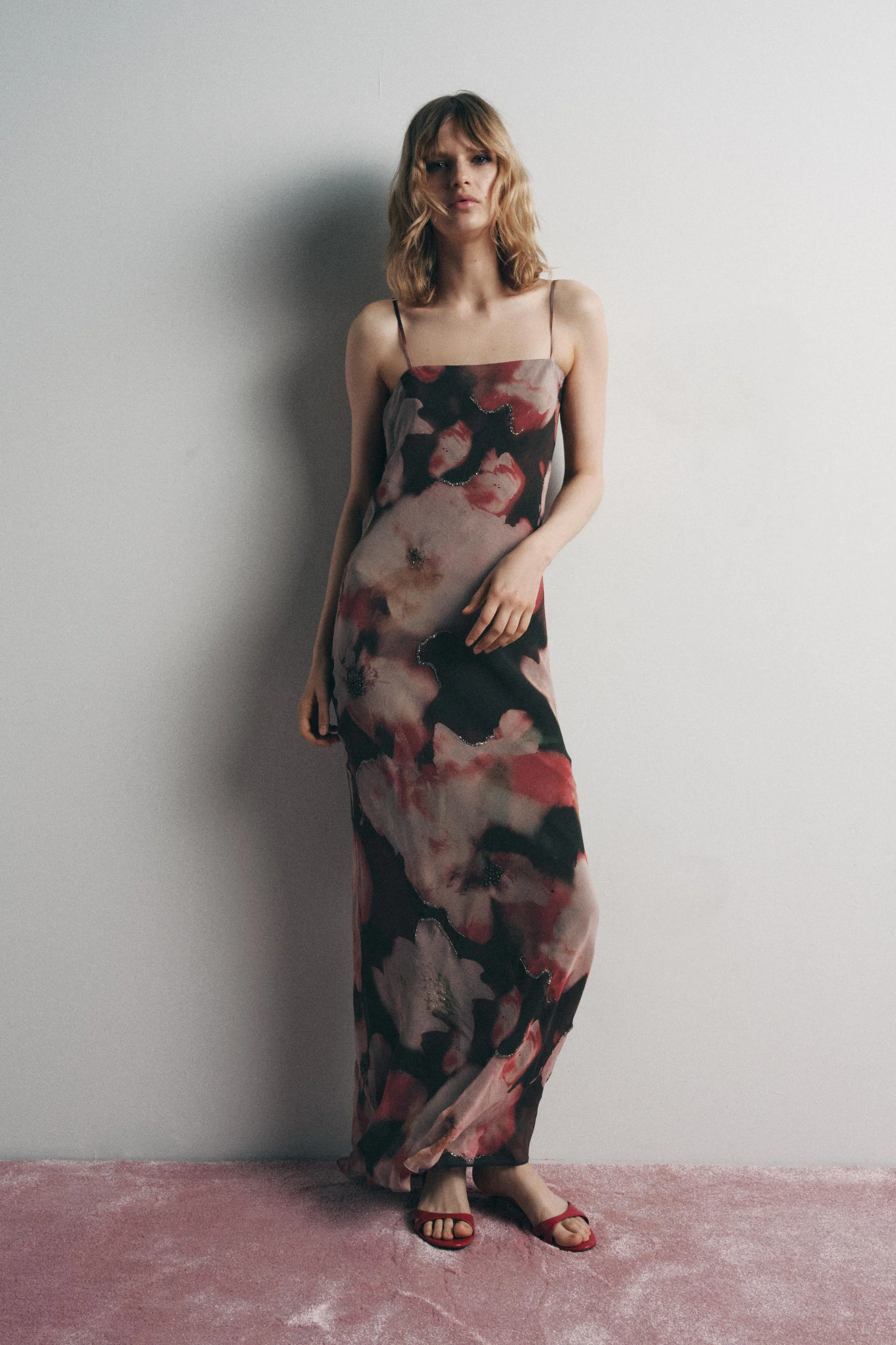 پیراهن بلند طرح گلدار و مهره دار