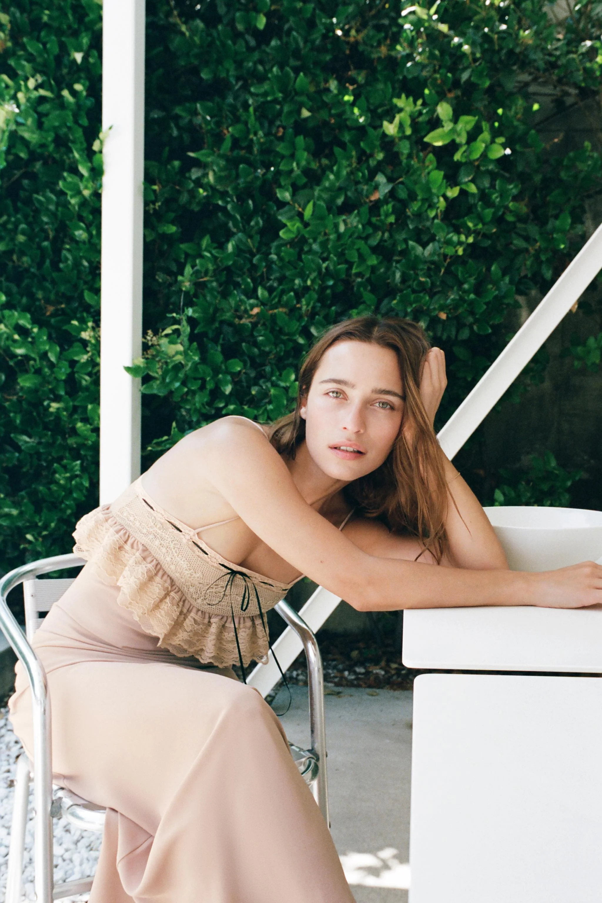 پیراهن گلدوزی شده با پاپیون متضاد