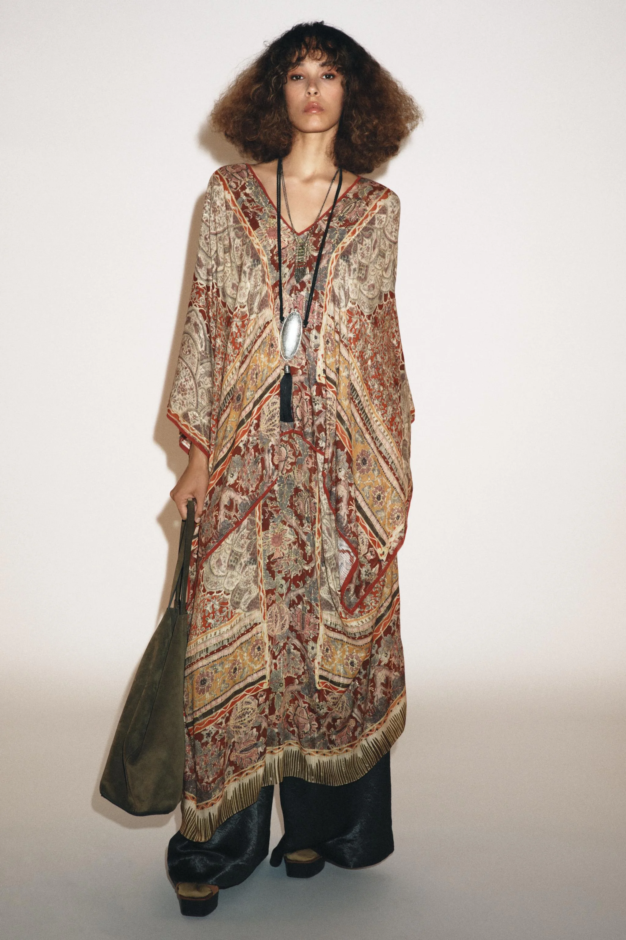 پیراهن بلند طرح کافتان ZW COLLECTION با طرح بته جقه پیراهن بلند طرح کافتان ZW COLLECTION با طرح بته جقه