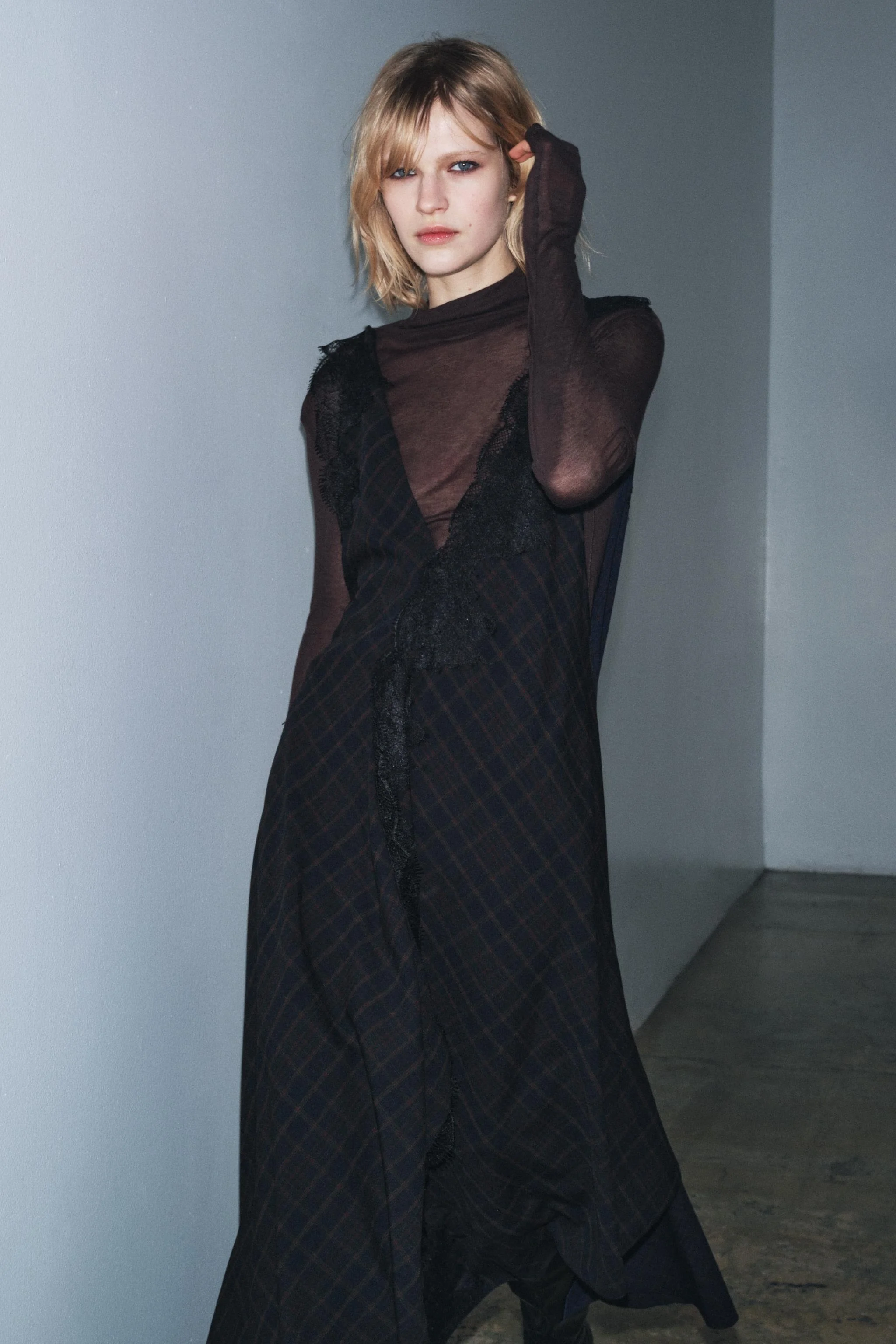 پیراهن زنانه آستین حلقه ای ZW COLLECTION با طرح گیپور متضاد